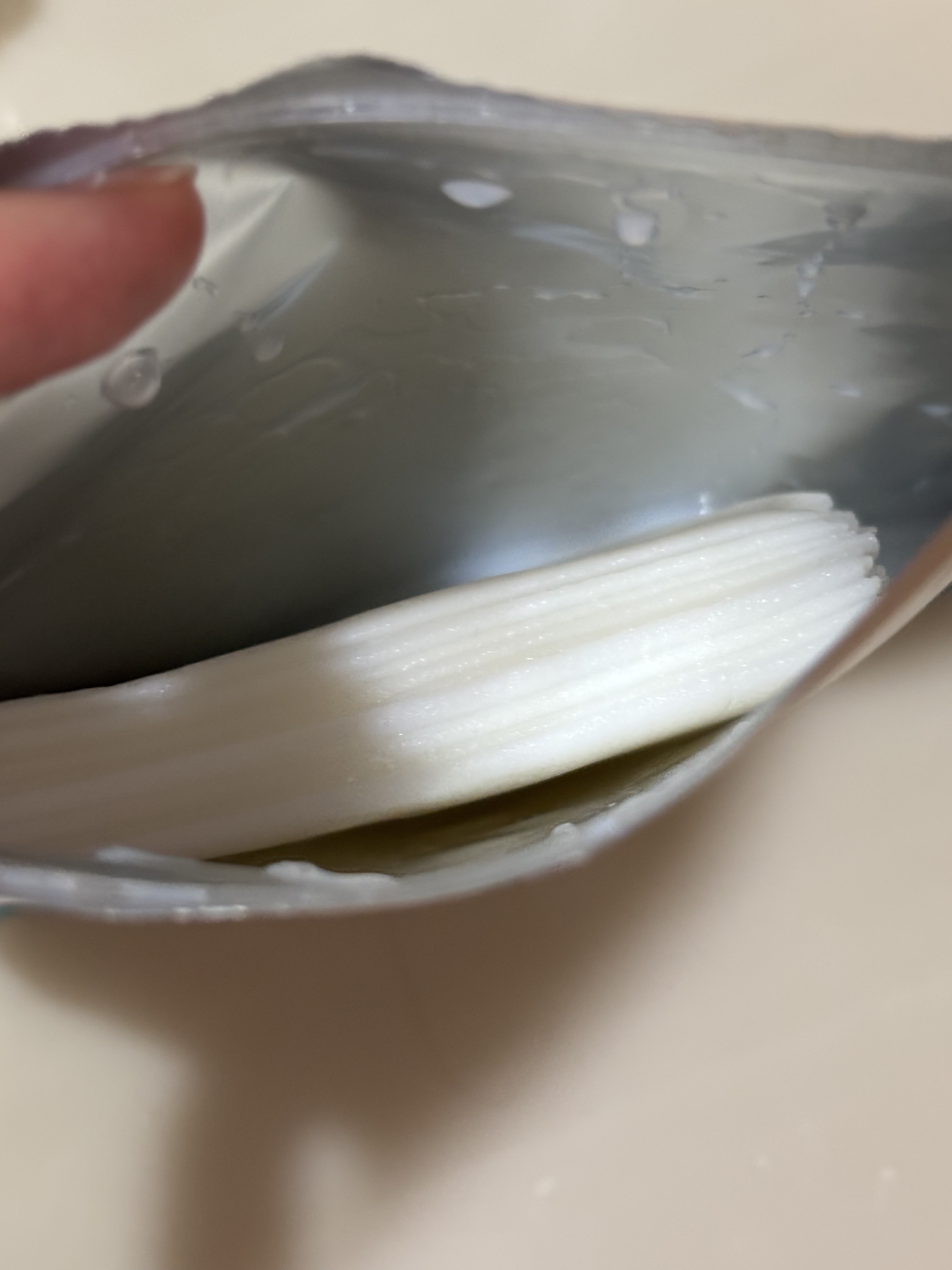 毛穴撫子 お米のマスクのクチコミ「これを貼ることで、
まじで毛穴落ち着く！！
エキスたっぷりだし、つけた後もチュルチュルになるか.....」（2枚目）