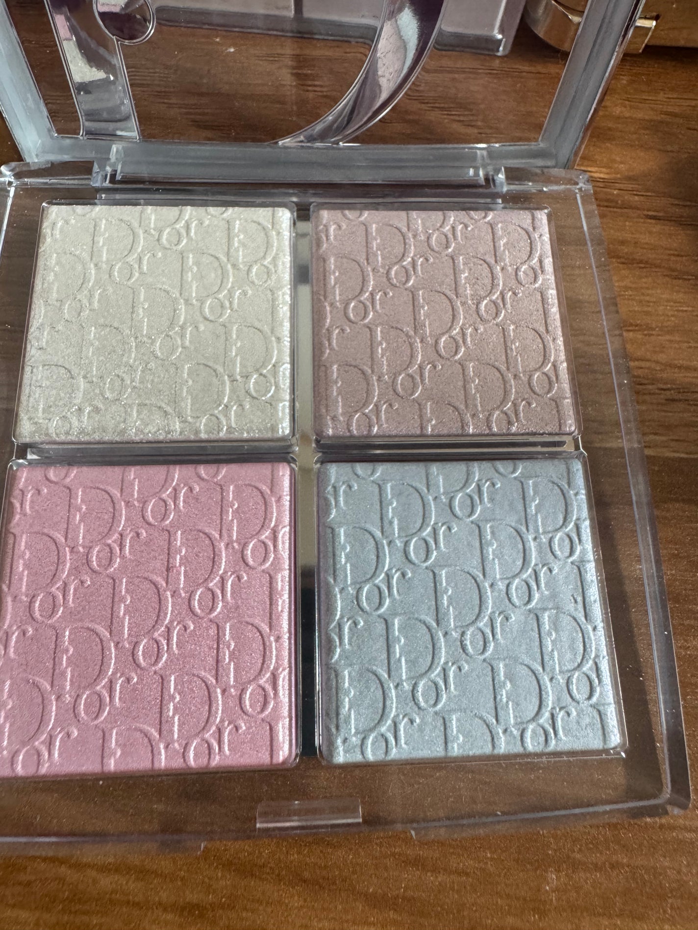 バックステージ グロウ マキシマイザー パレット/Dior/ハイライトを使ったクチコミ(1枚目)