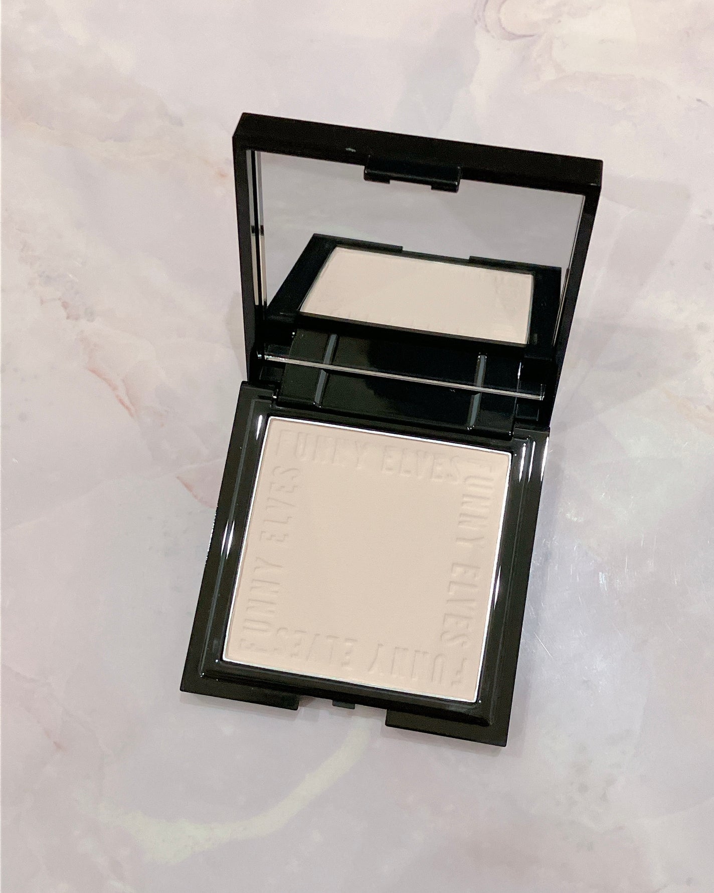 UVソフトマットプレストパウダー/FUNNY ELVES方里/プレストパウダーを使ったクチコミ(2枚目)