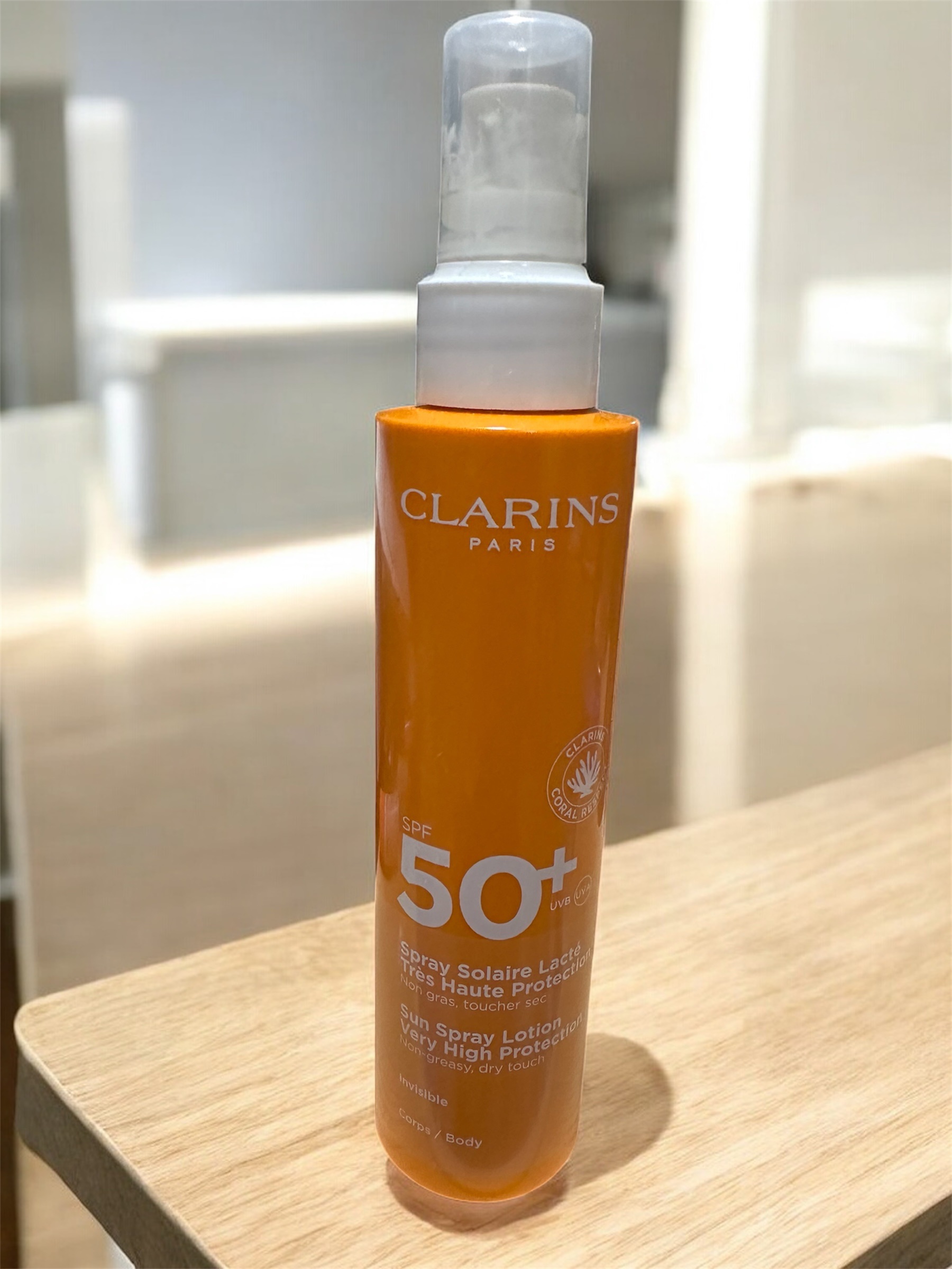CLARINS サンケア ローション スプレーのクチコミ「このシーズン。
本当に日焼け止めには注意したいものです。
私が使っているのはクラランスの「サン.....」（1枚目）