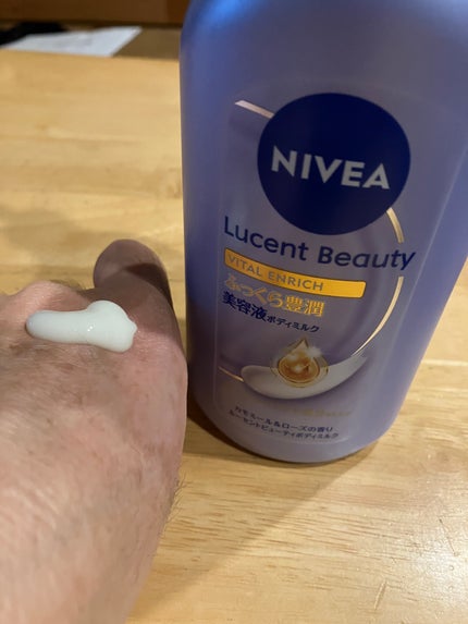 ニベア ルーセントビューティ バイタルエンリッチ ふっくら豊潤美容液ボディミルク カモミール&ローズの香り/ニベア/ボディミルクを使ったクチコミ(2枚目)