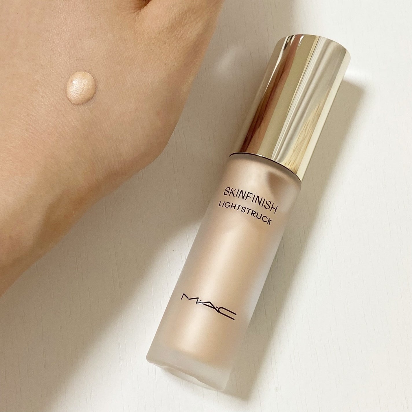 スキンフィニッシュ ライトストラック リキッド ハイライター/M・A・C/リキッドハイライトを使ったクチコミ(3枚目)