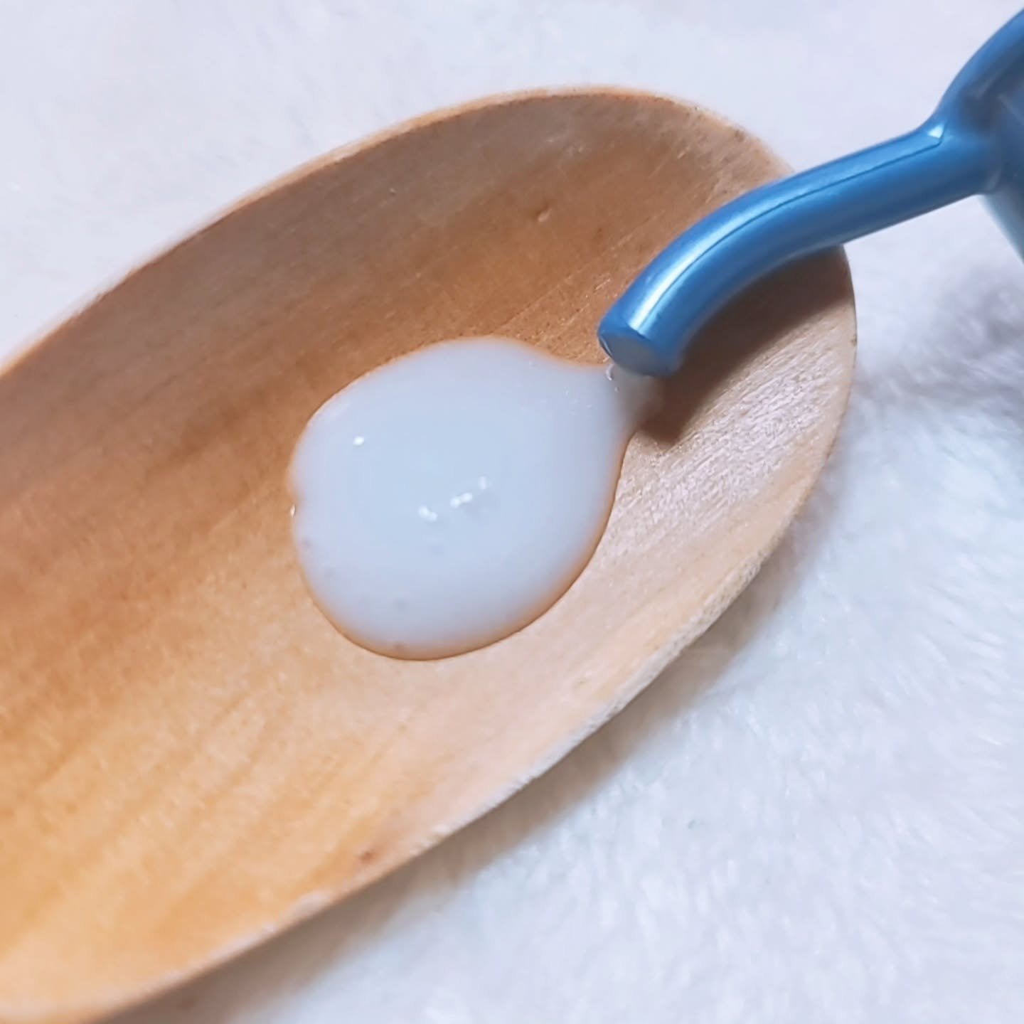 ラックス　スーパーリッチシャイン リラックスナイトケア　まとまりヘアミルク/LUX/ヘアミルクを使ったクチコミ（3枚目）