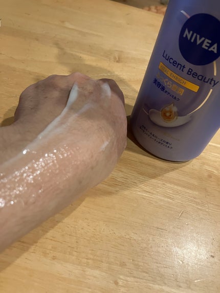 ニベア ルーセントビューティ バイタルエンリッチ ふっくら豊潤美容液ボディミルク カモミール&ローズの香り/ニベア/ボディミルクを使ったクチコミ(3枚目)