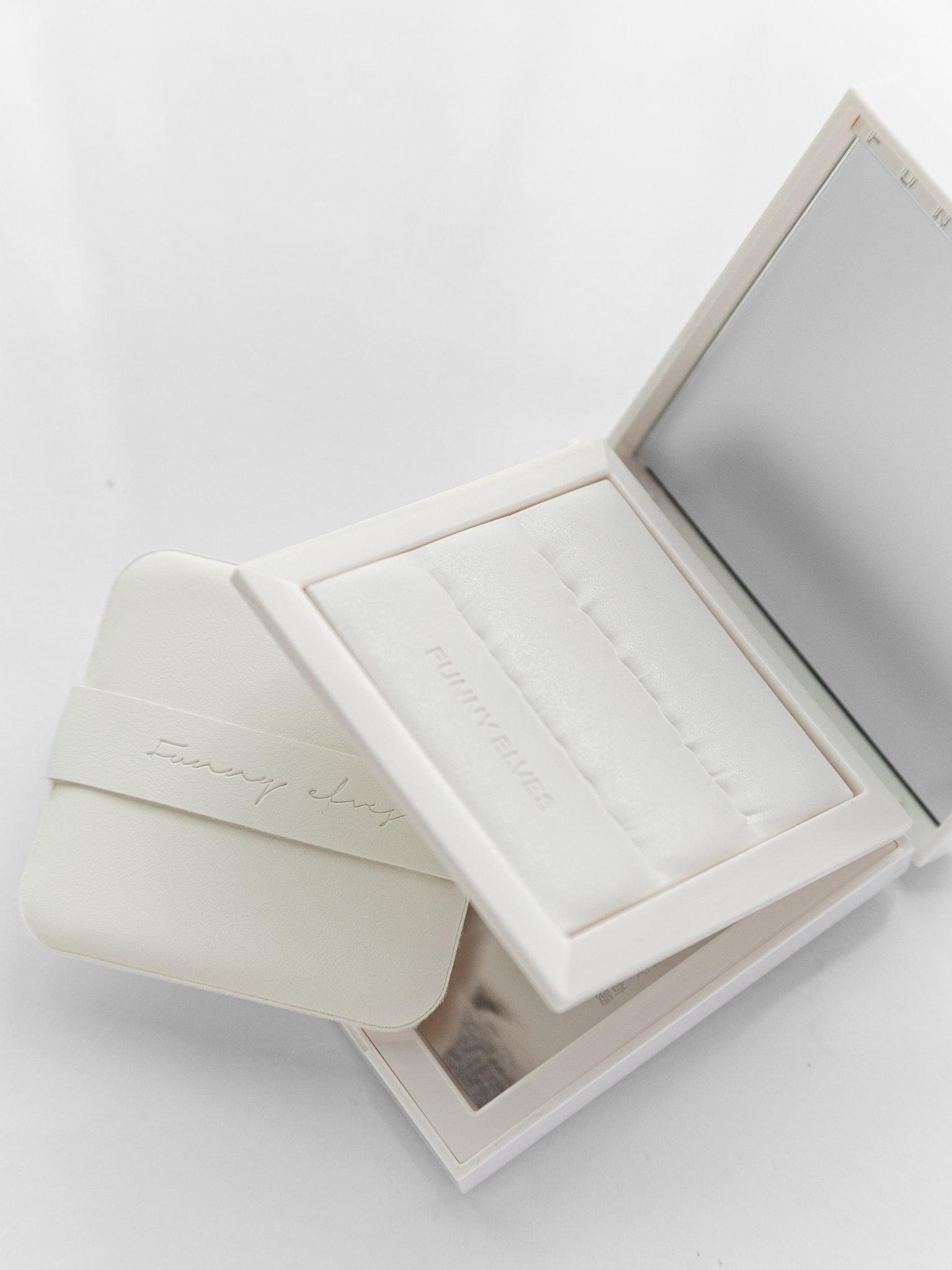 ノートレースシースルーセッティングパウダー/FUNNY ELVES方里/プレストパウダーを使ったクチコミ（3枚目）