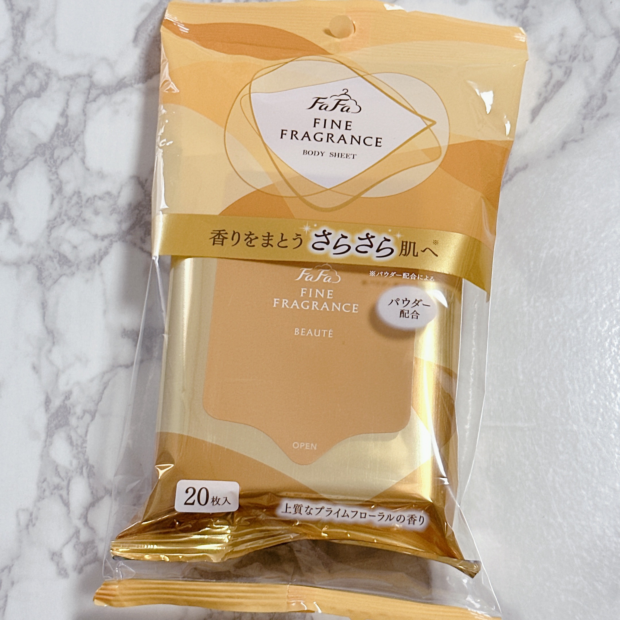 今回は、この汗拭きシートを購入しました♪

とてもいい香りが長続きし
サラサラするのでこの暑さには
良いと思いました✨

#ボディシート #汗ふきシート 
#ファーファ 
#ファインフレグランスボディシート
#プチプラ #ドンキ #プチプラ