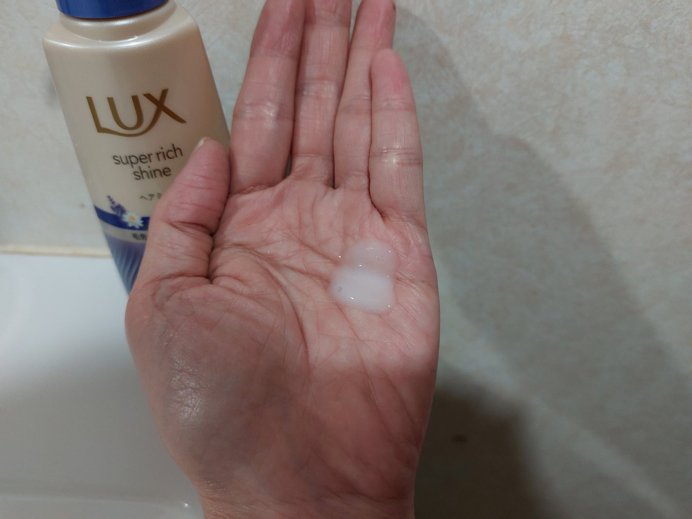 ラックス スーパーリッチシャイン リラックスナイトケア まとまりヘアミルク/LUX/ヘアミルクを使ったクチコミ(2枚目)