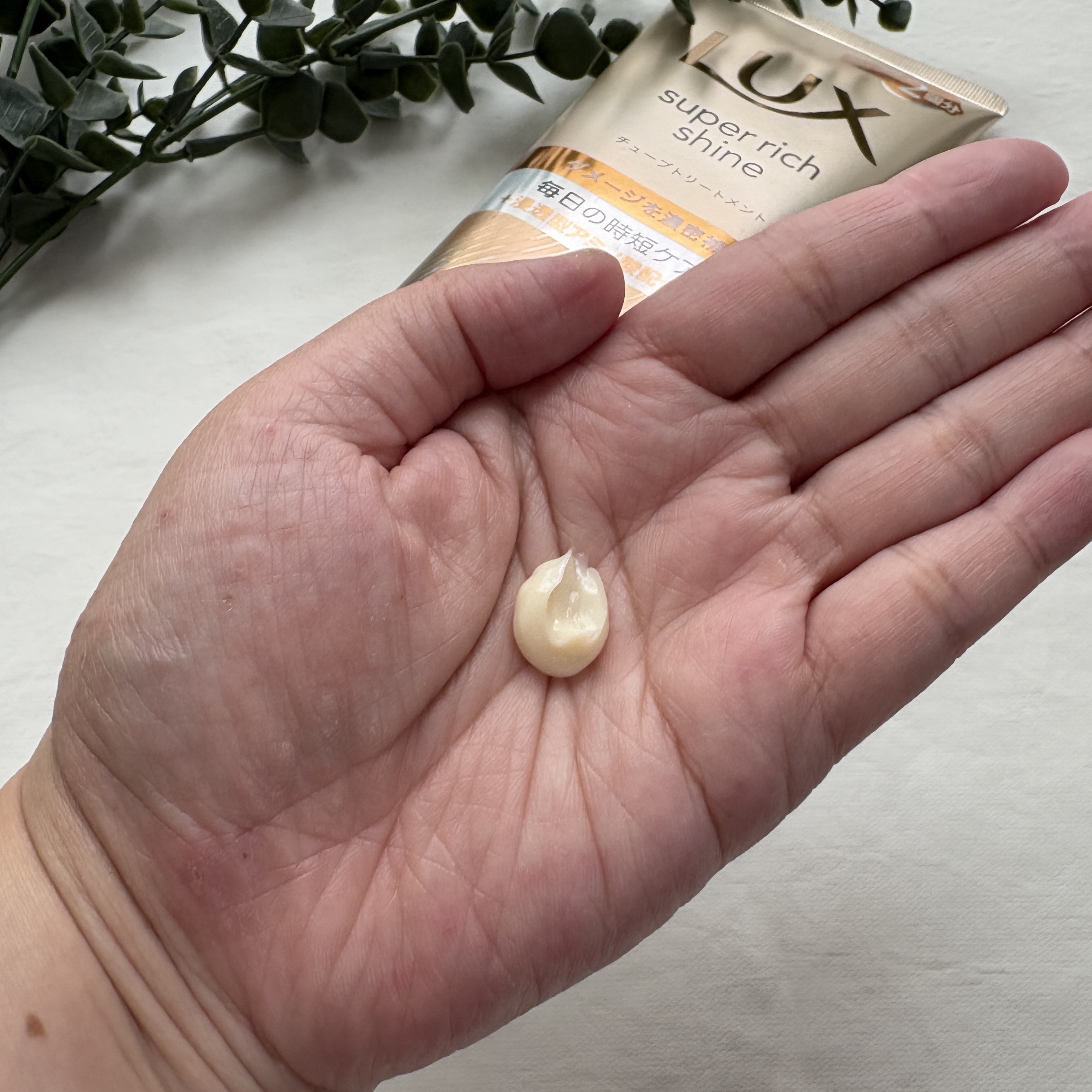 スーパーリッチシャイン ダメージリペア リッチ補修トリートメント/LUX/洗い流すヘアトリートメントを使ったクチコミ（2枚目）