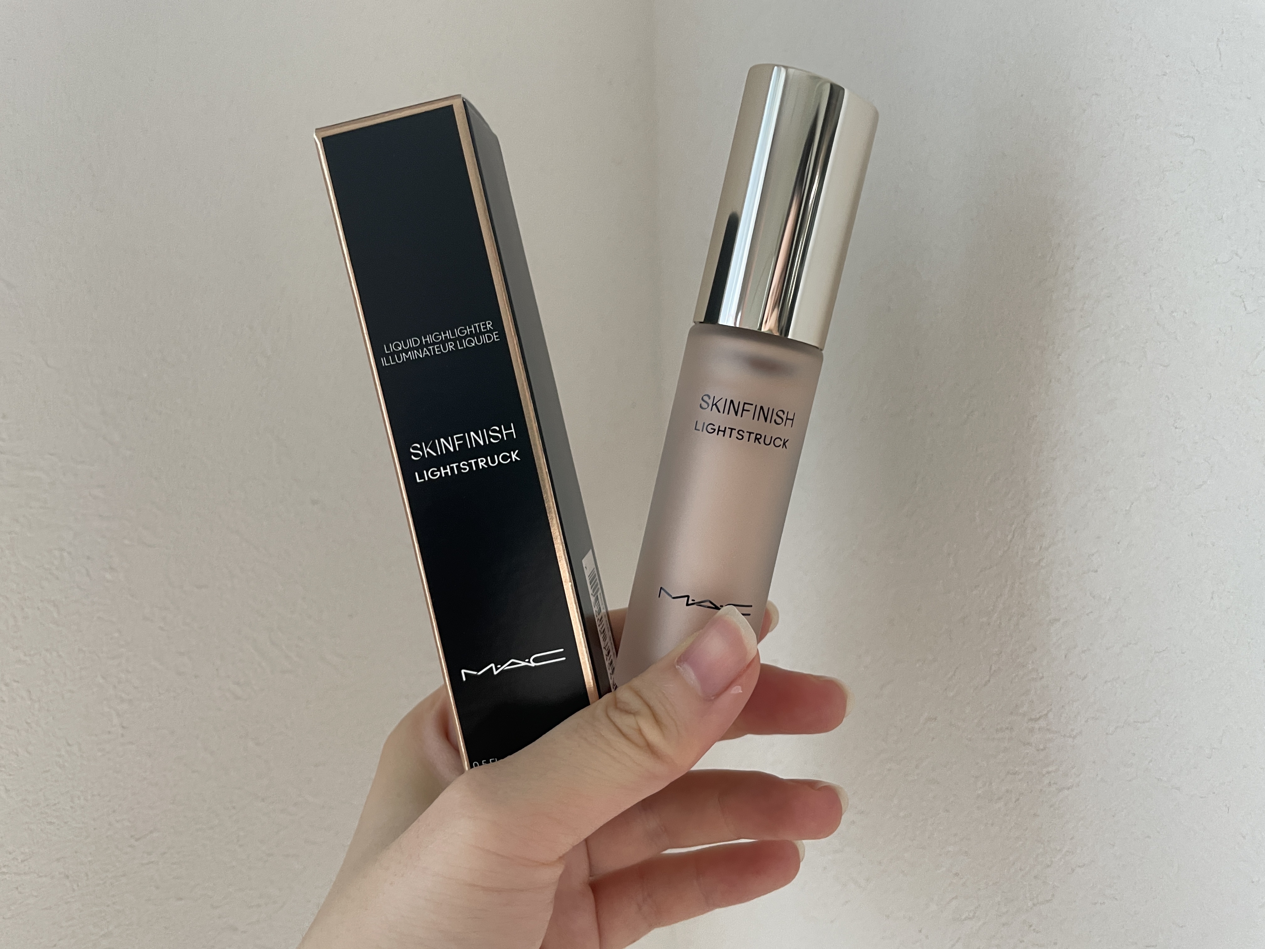 スキンフィニッシュ ライトストラック リキッド ハイライター/M・A・C/リキッドハイライトを使ったクチコミ（1枚目）