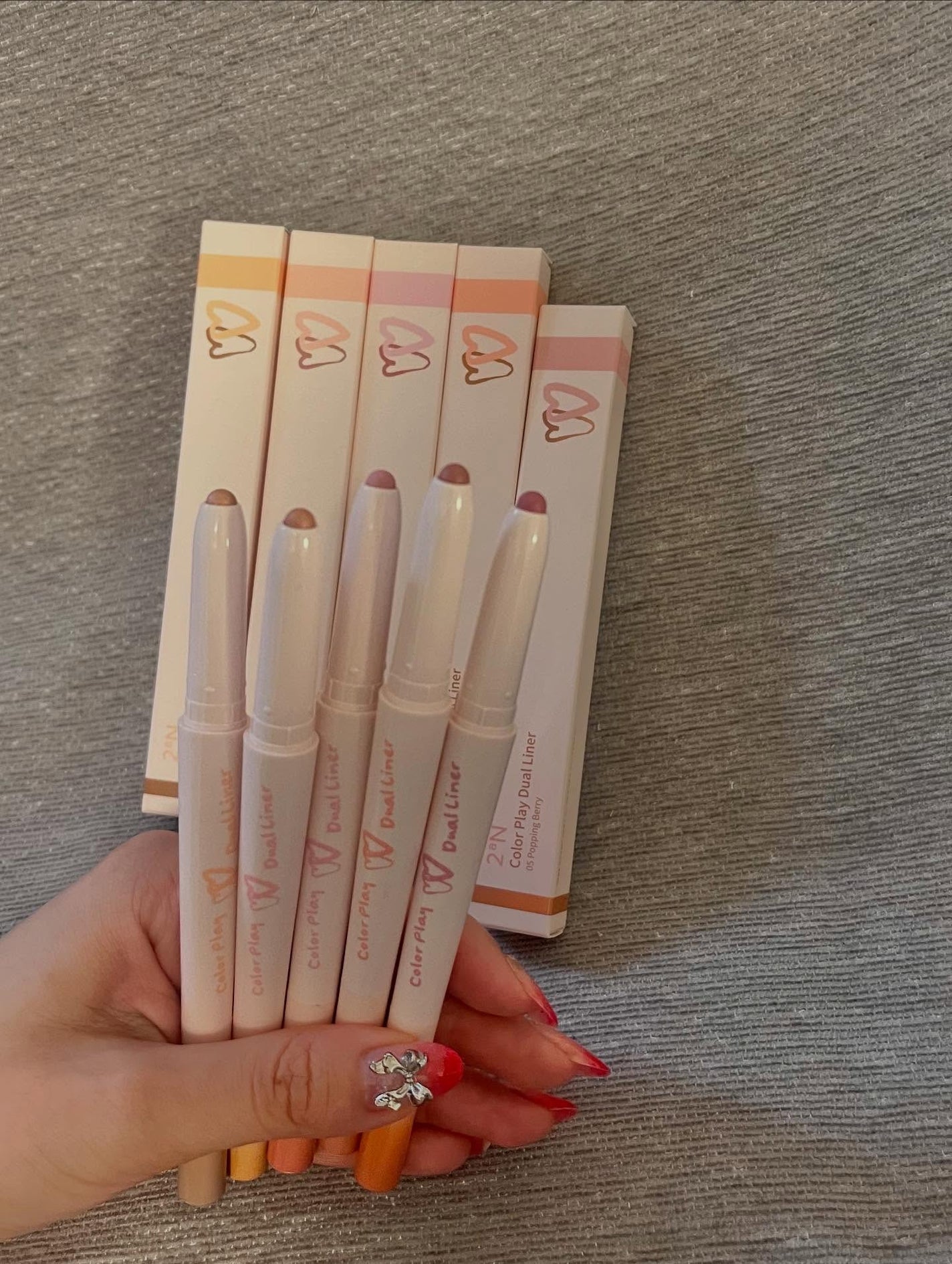 スワン✧*。 on LIPS 「2AN新登場した「デュアルライナー」は、1本で“陰影×きらめき..」(7枚目)