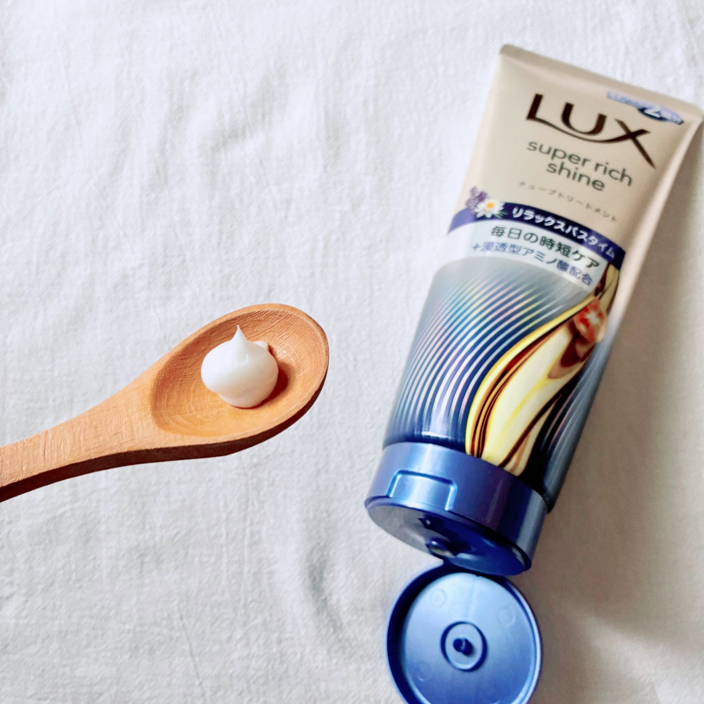 ラックス スーパーリッチシャイン  リラックスナイトケア まとまりチューブトリートメント/LUX/洗い流すヘアトリートメントを使ったクチコミ(2枚目)