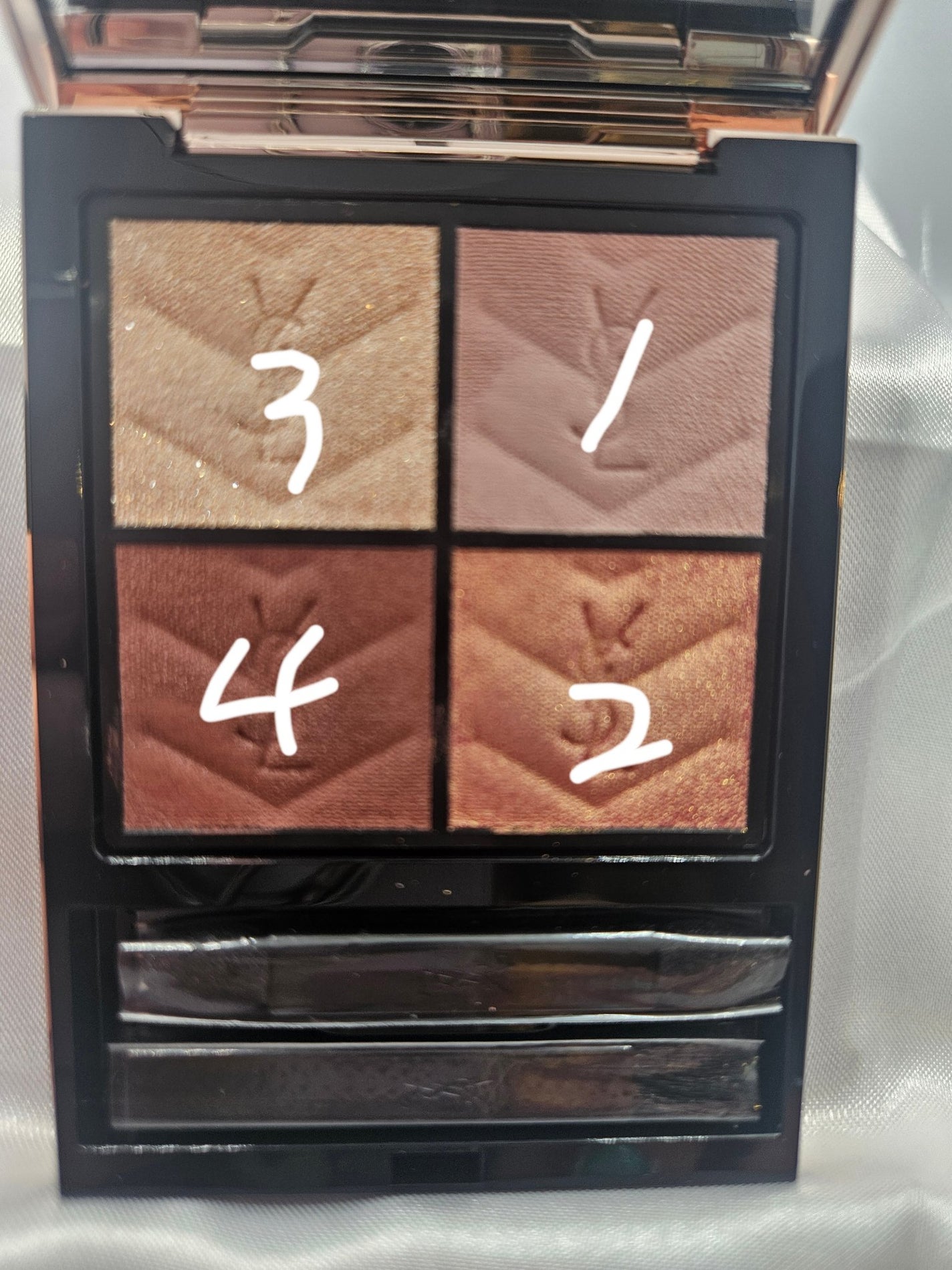 クチュール ミニ クラッチ/YVES SAINT LAURENT BEAUTE/アイシャドウパレットを使ったクチコミ(4枚目)