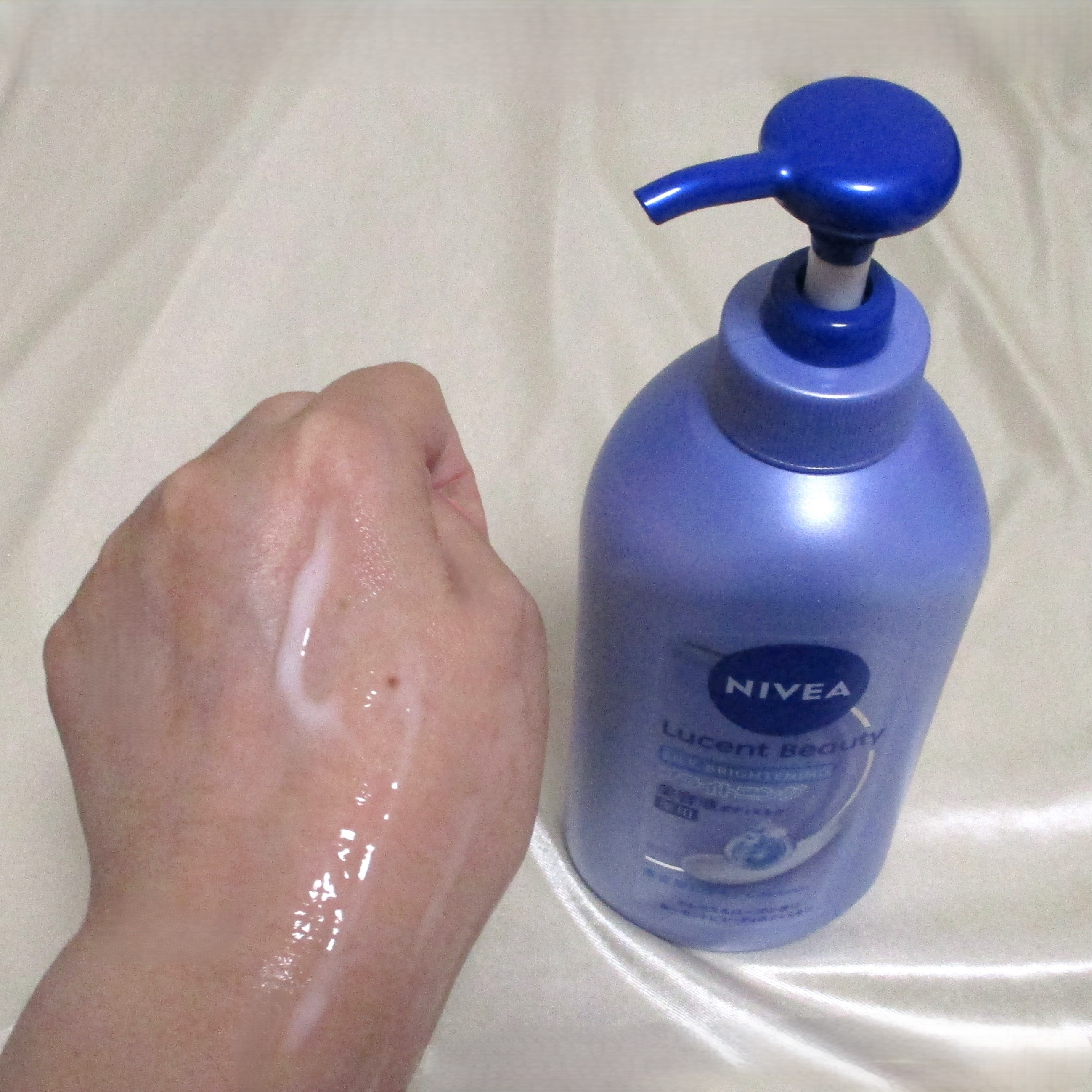 【医薬部外品】ニベア ルーセントビューティ シルクブライトニング ブライトニング美容液ボディミルク/ニベア/ボディミルクを使ったクチコミ（3枚目）