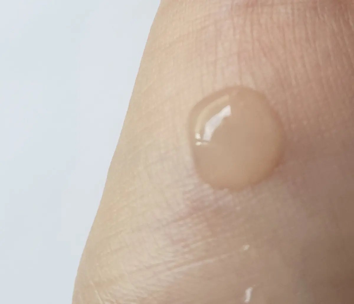 ホワイトロジスト　ネオジェネシス　ブライトニング コンセントレイト 20mL/DECORTÉ/美容液を使ったクチコミ（2枚目）