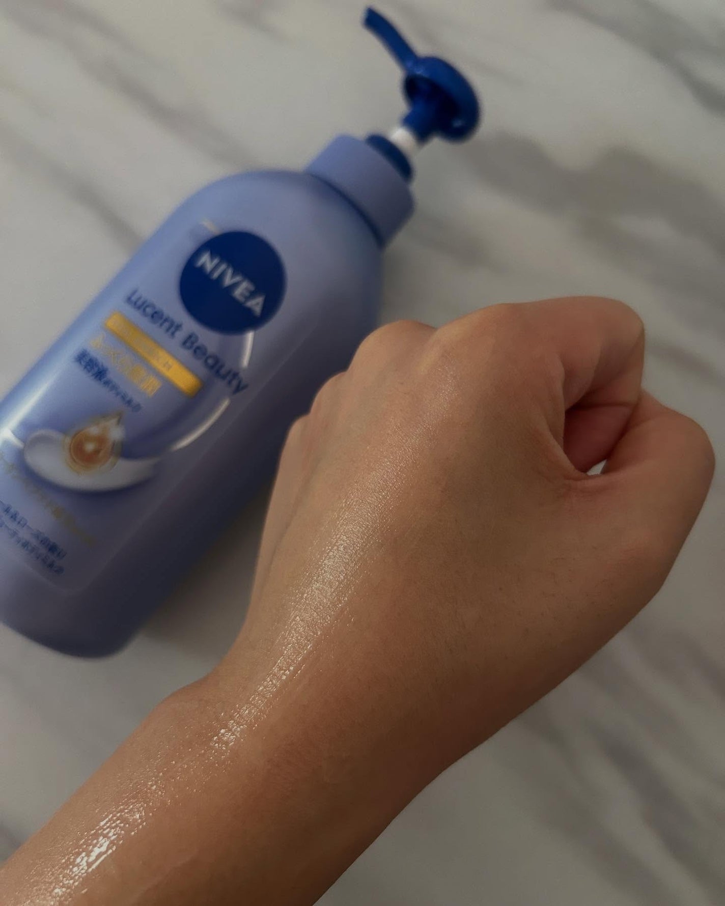 ニベア ルーセントビューティ バイタルエンリッチ ふっくら豊潤美容液ボディミルク カモミール&ローズの香り/ニベア/ボディミルクを使ったクチコミ(4枚目)