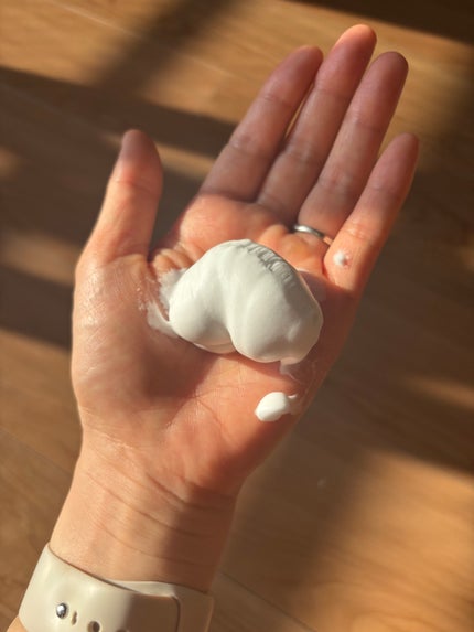 p/d p/d 泡洗顔のクチコミ「この炭酸落ちない🥺🩷
つけっぱなしにしておくと、
顔がポカポカ温まる😆
洗い上がりもつっぱらず.....」(2枚目)