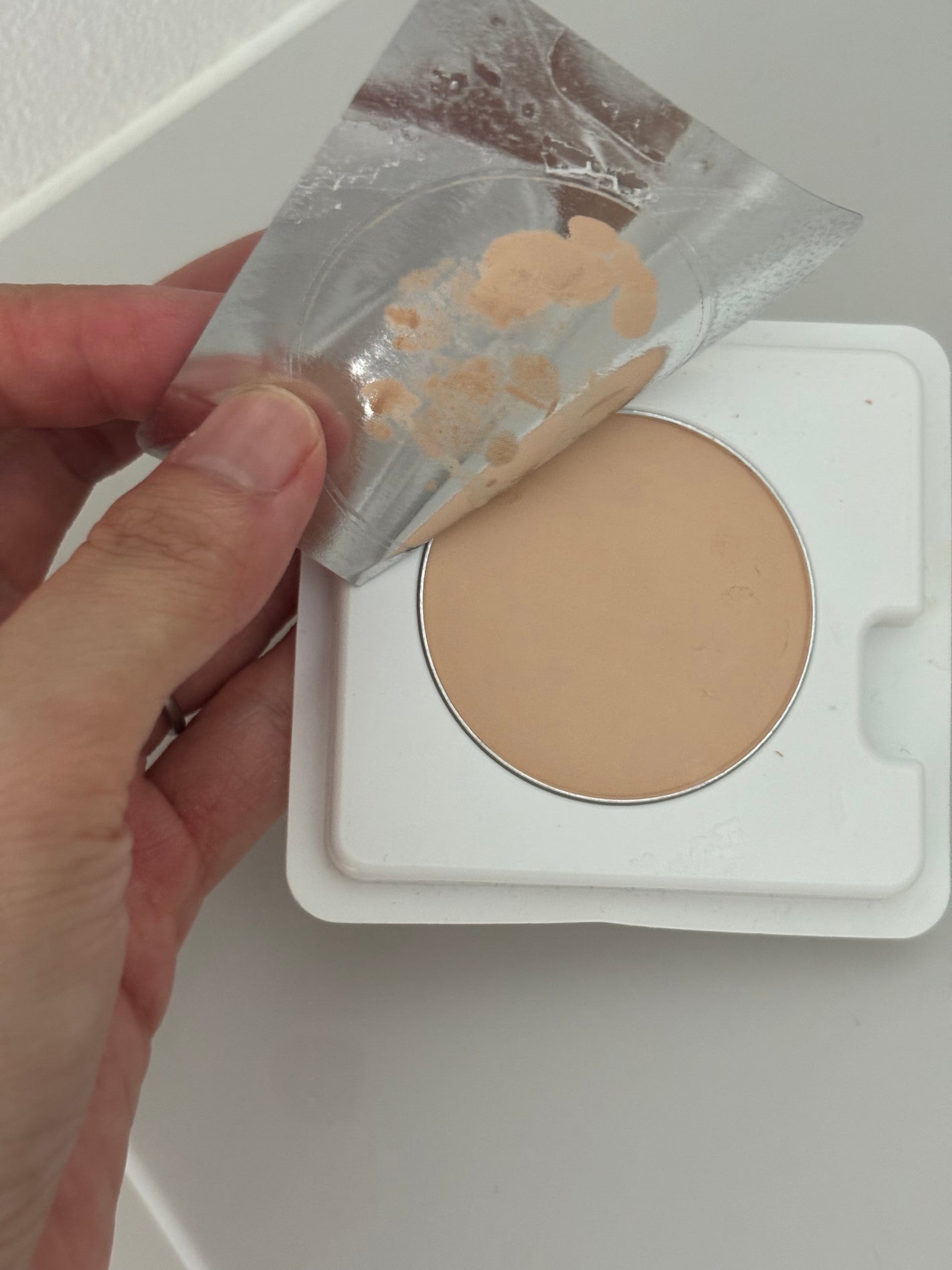 シルキー フィット/COVERMARK/パウダーファンデーションを使ったクチコミ(3枚目)