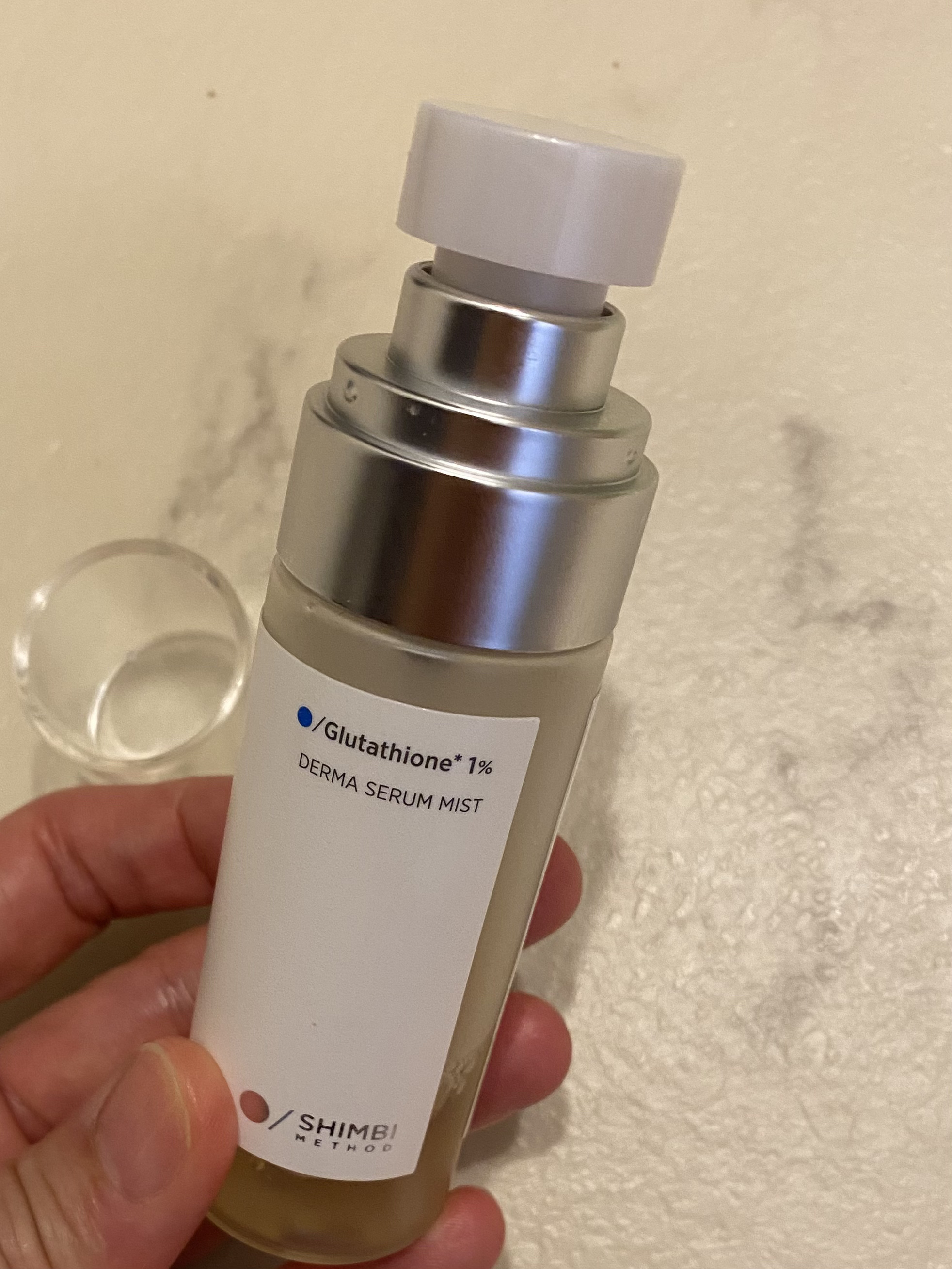 ⭐️SHIMBI METHOD　ダーマセラムミスト グルタチオン1%

グルタチオン臭がしますが、私は気にならないので大好きでした。水みたいなシャバシャバですが、肌馴染みがよく、肌に入ってる感じがします。ビタミンC美容液などと併用しても干渉