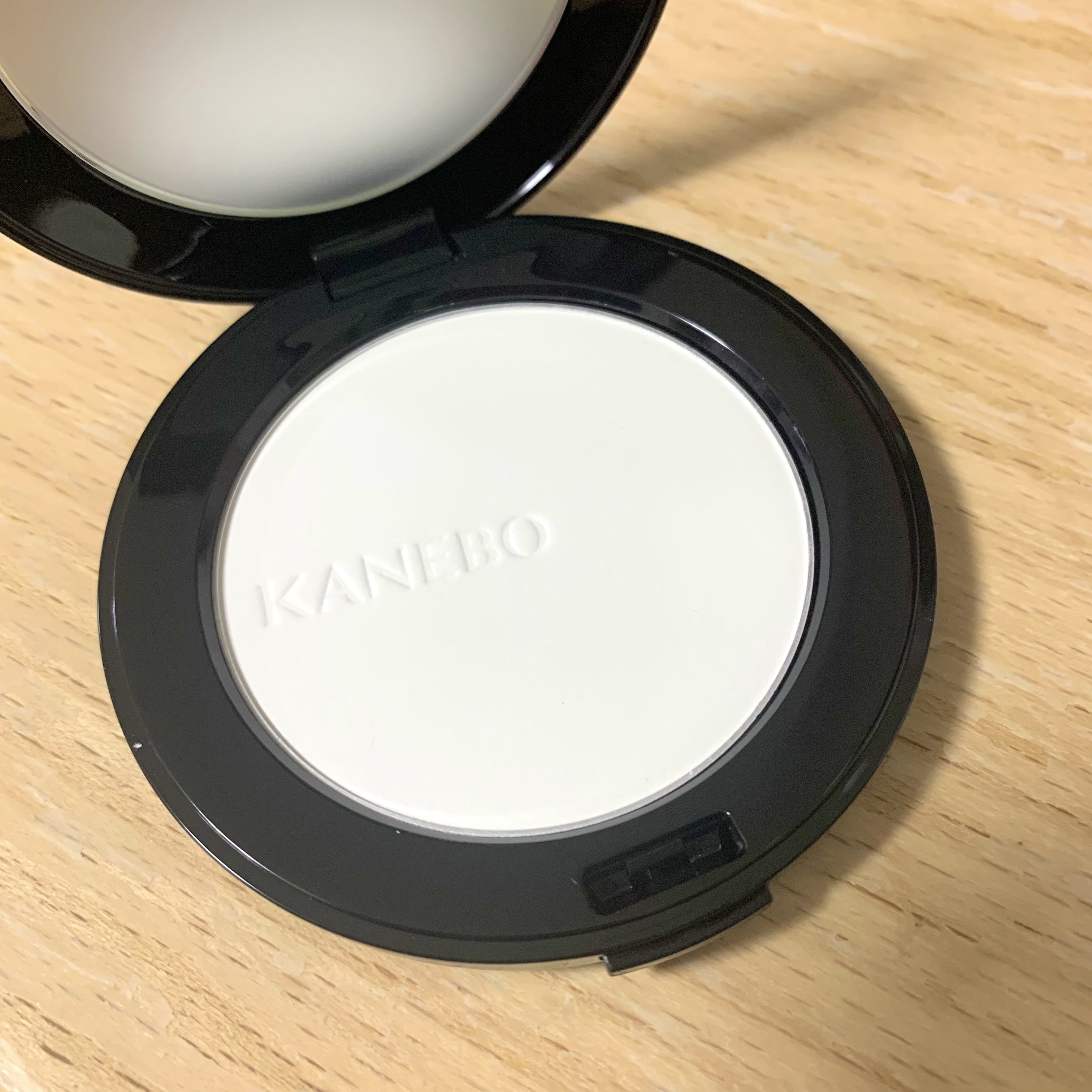 カネボウ　クリスタライズドフィックスパウダー/KANEBO/プレストパウダーを使ったクチコミ（1枚目）