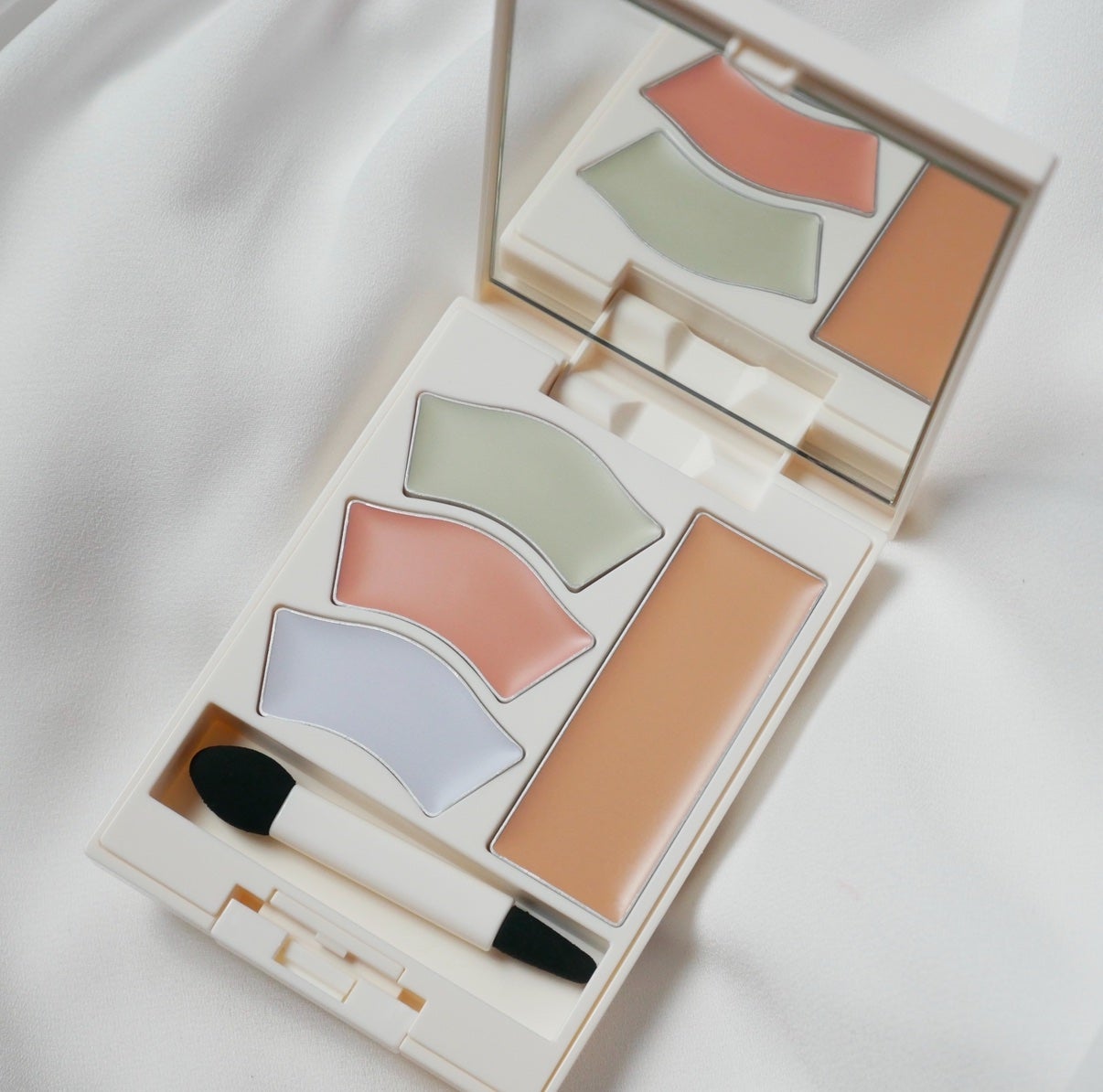 雪肌精 BLUE メルティ マイ カラー バランサー/雪肌精/パレットコンシーラーを使ったクチコミ(1枚目)