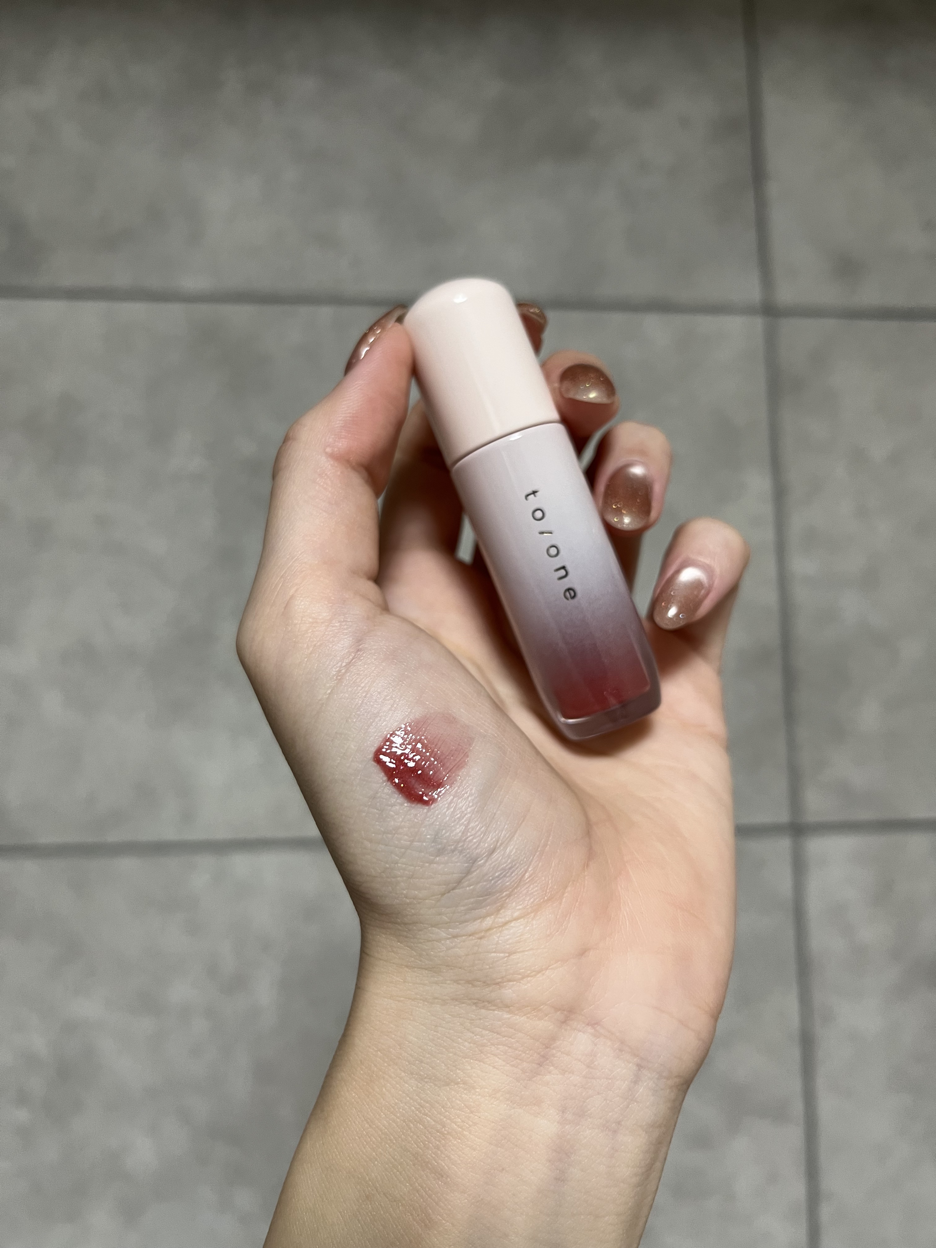 トーン ペタル ブルーミング グロス 05 Rich Berry/to/one/リップグロスを使ったクチコミ（1枚目）