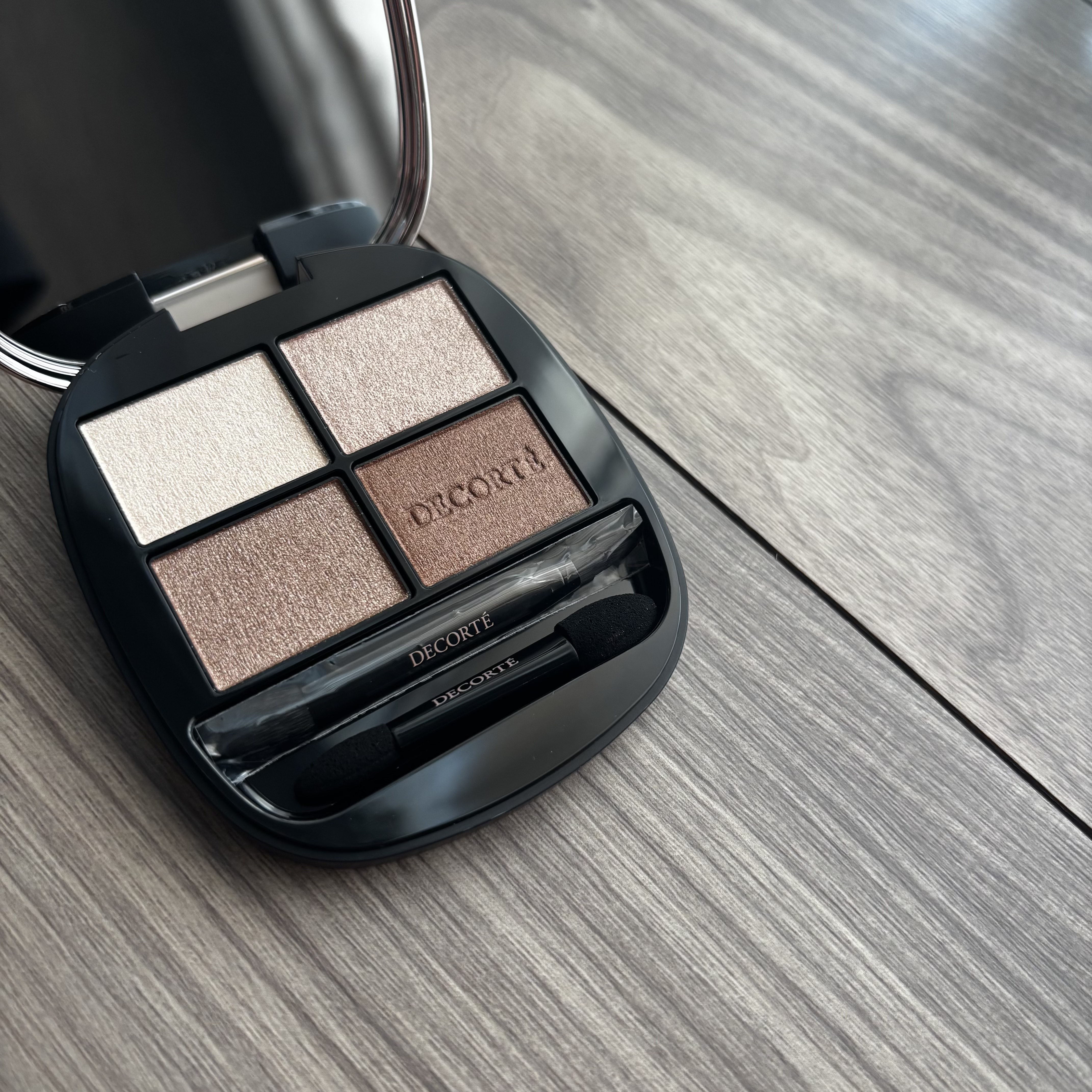 スキンシャドウ デザイニング パレット/DECORTÉ/アイシャドウパレットを使ったクチコミ（1枚目）