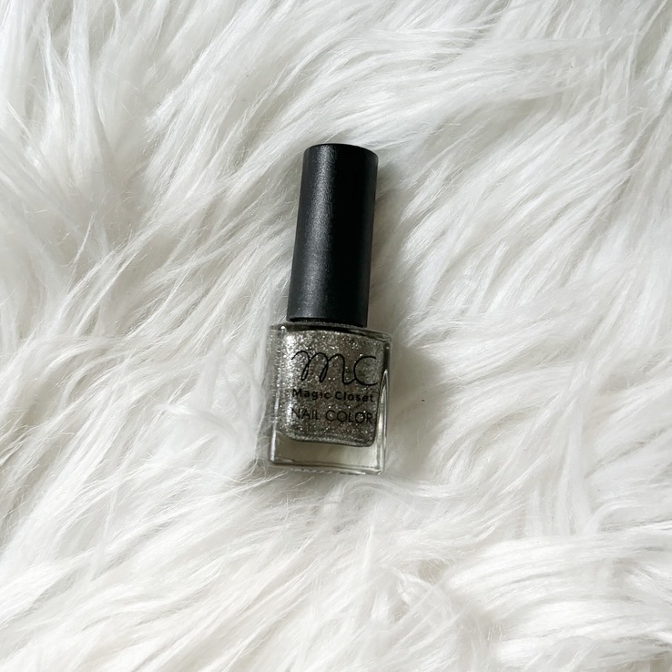 3COINS MCクリスタルネイルのクチコミ「🪅3COINS：MCクリスタルネイル

Point
☑︎スリーコインズで購入
☑︎速乾性あり
.....」（1枚目）