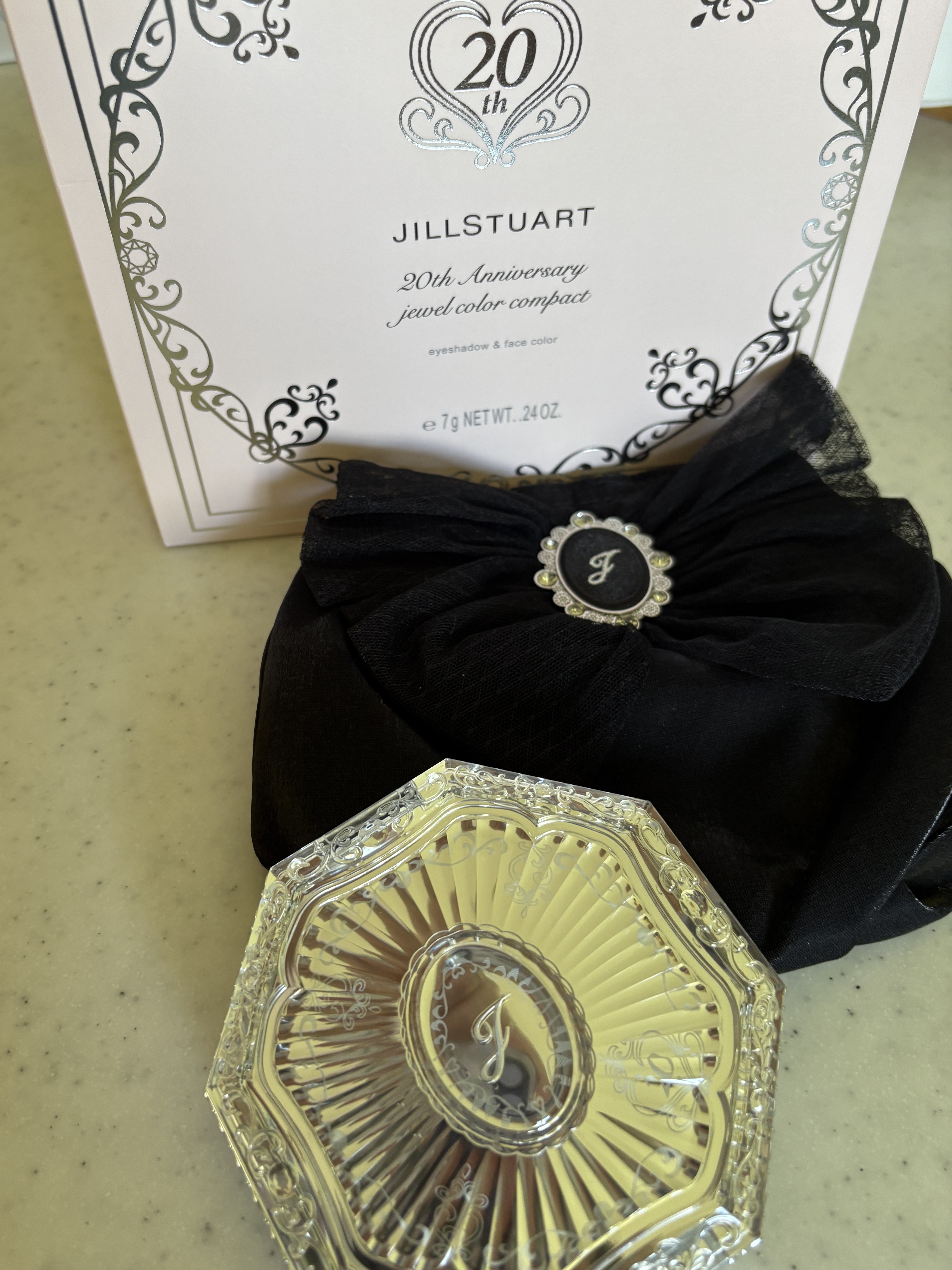 ジルスチュアート  20th アニバーサリー ジュエルカラーコンパクト/JILL STUART/アイシャドウパレットを使ったクチコミ（1枚目）