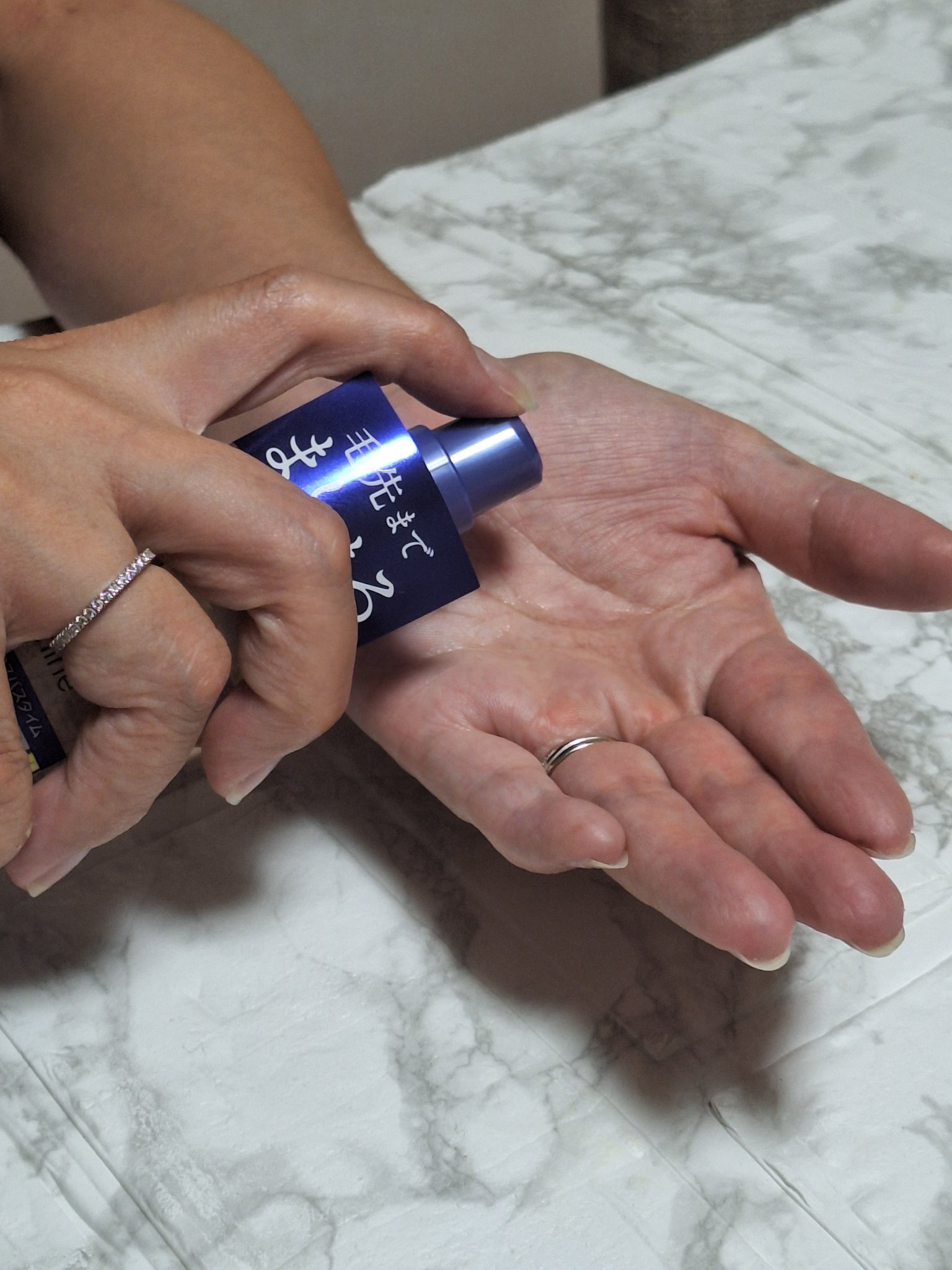 ラックス　スーパーリッチシャイン リラックスナイトケア　まとまりヘアオイル/LUX/ヘアオイルを使ったクチコミ（2枚目）