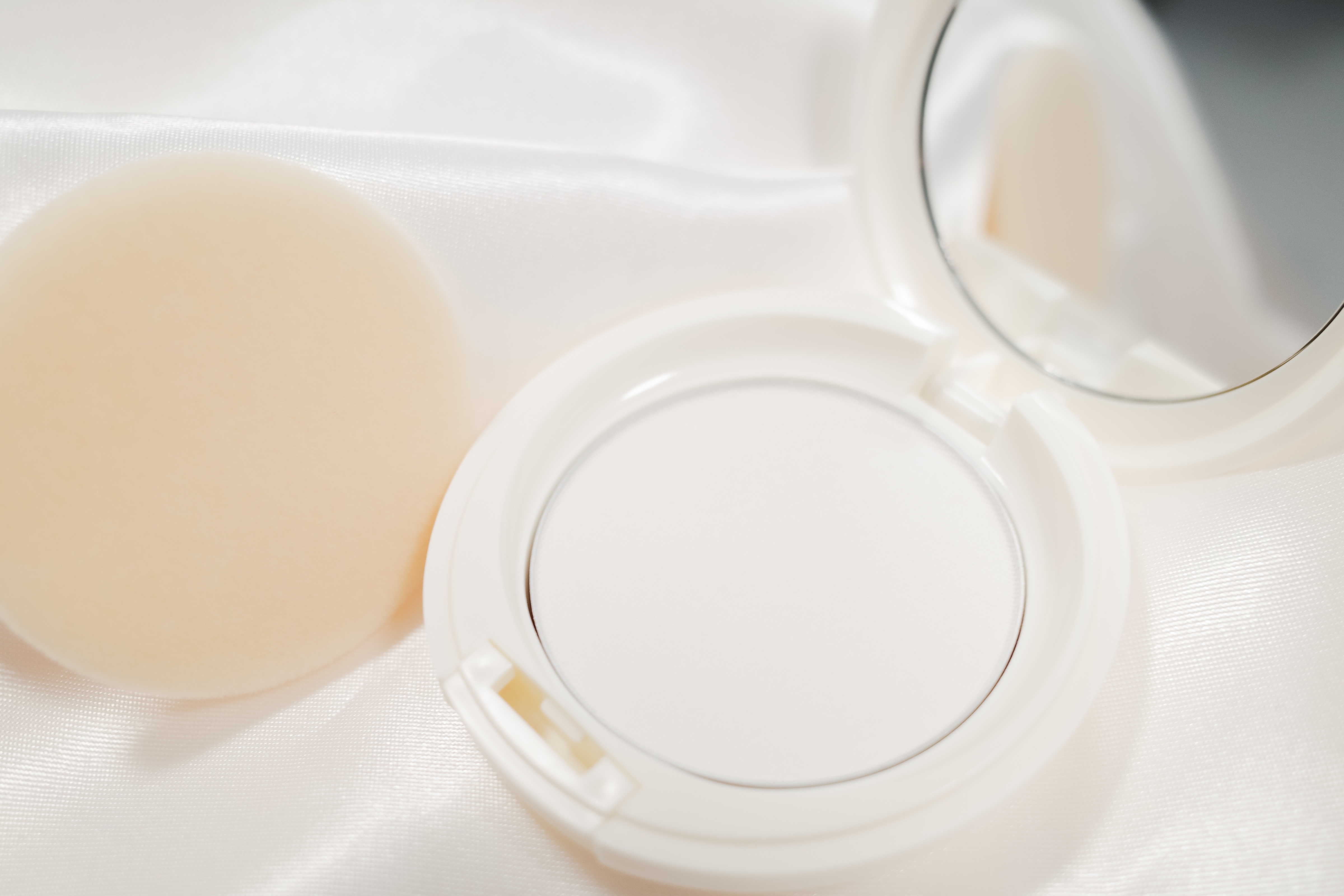 アクメディカ 薬用 フェイスパウダー クリア N/ナリスアップ/プレストパウダーを使ったクチコミ（2枚目）