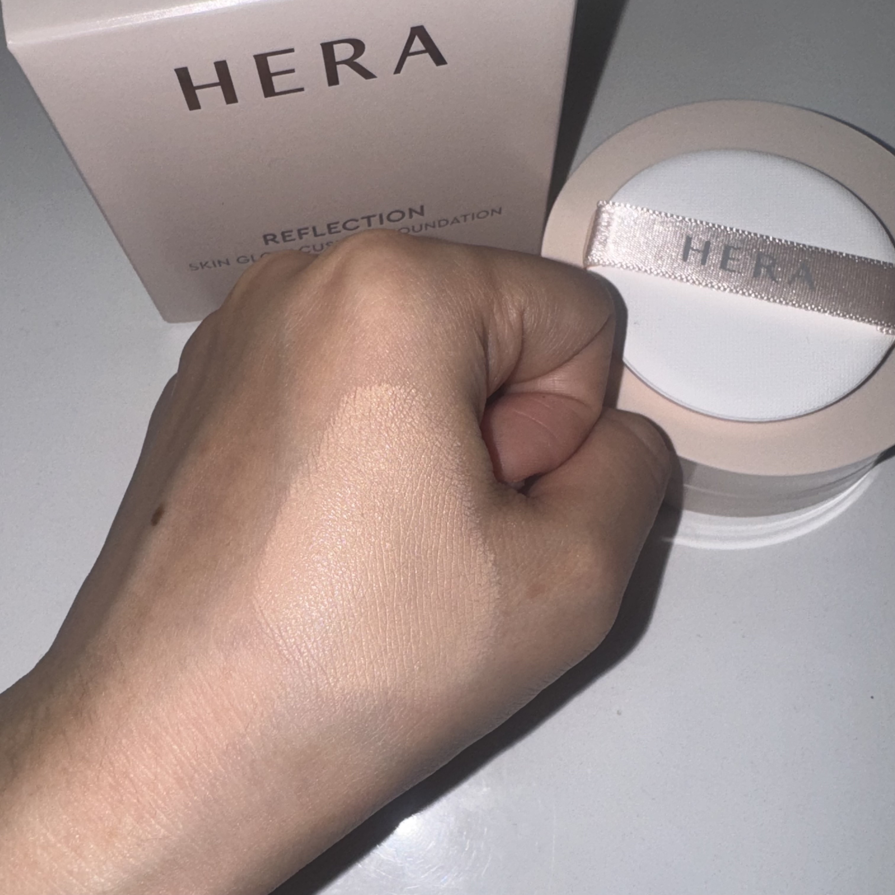 HERA リフレクション スキン グロウ クッション ファンデーションのクチコミ「HERA　リフレクション スキン グロウ クッション ファンデーション21N1 バニラ

この.....」（2枚目）