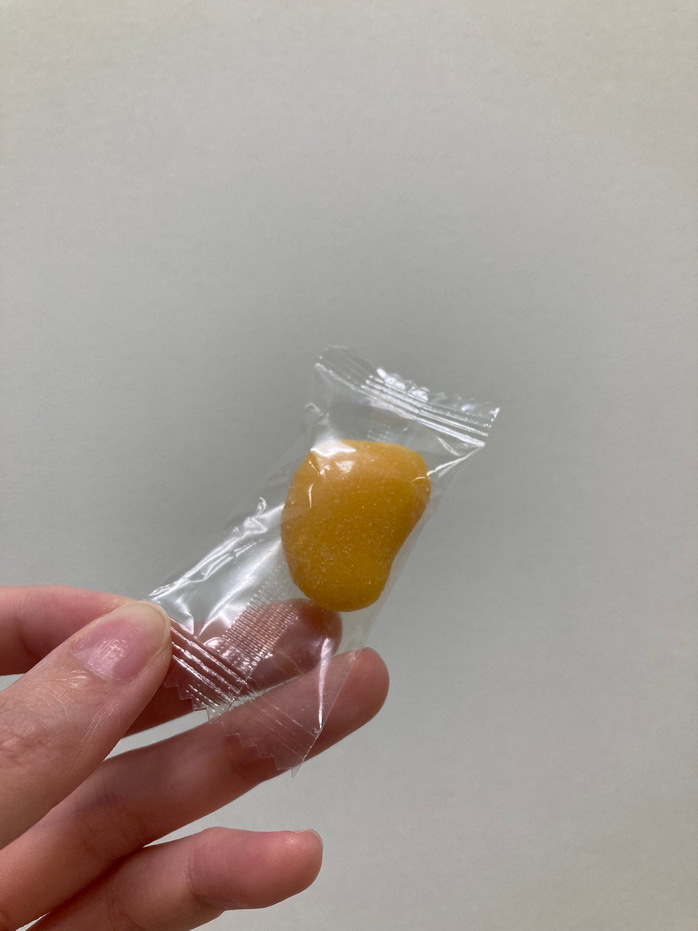 嘘が苦手なくま on LIPS 「マンゴーピューレ使用に惹かれて買ってみました!ダイソーで100..」(3枚目)