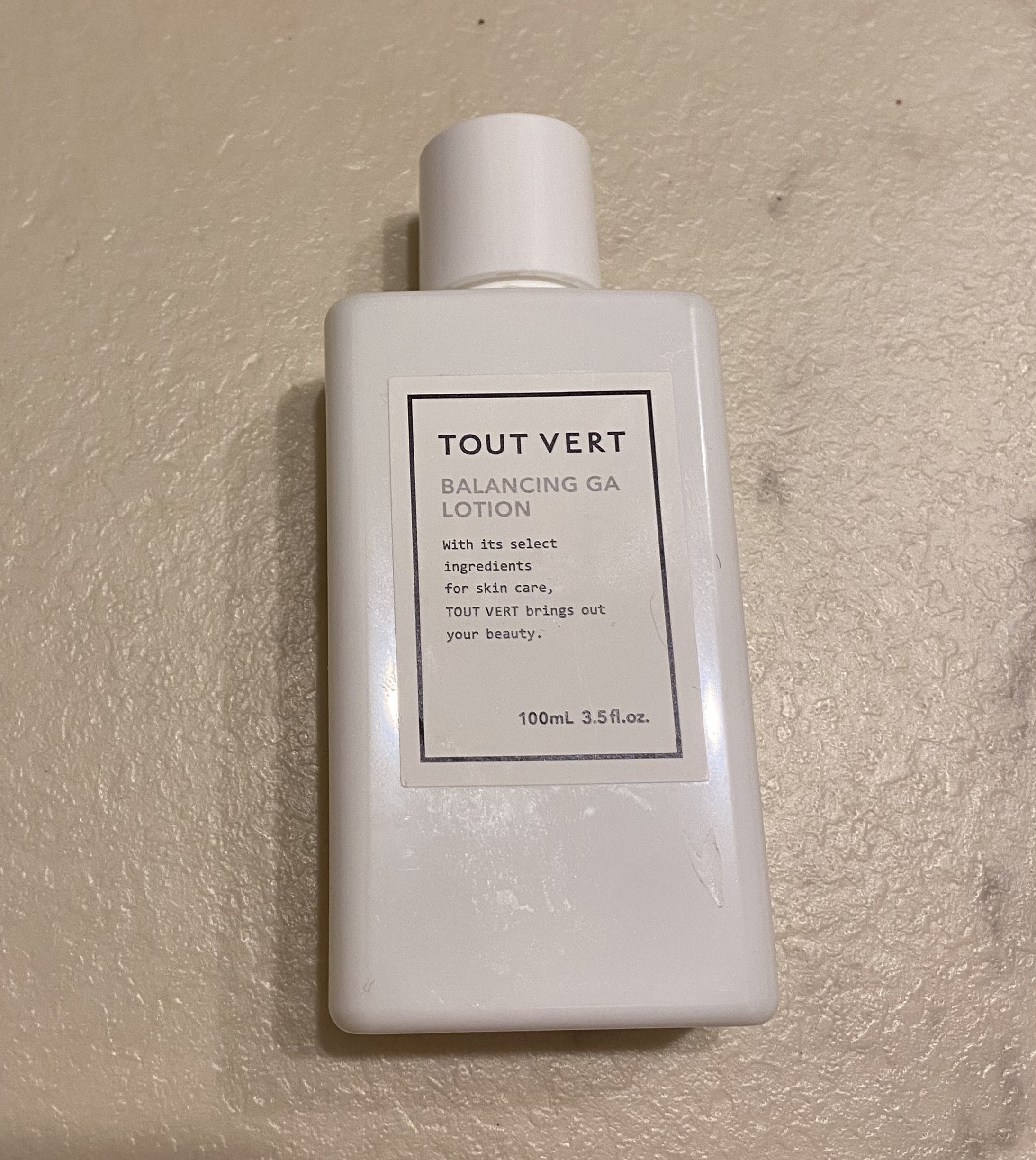 ⭐️TOUT VERT　バランシングGAローション

Tゾーンの皮脂が多く、毛穴も目立ちます。まだマスク生活なので、顎周りはニキビができやすいです。

アゼライン酸のアンプルはベタつく感じがあって、あまり好きではなかったのですが、こちらのロ