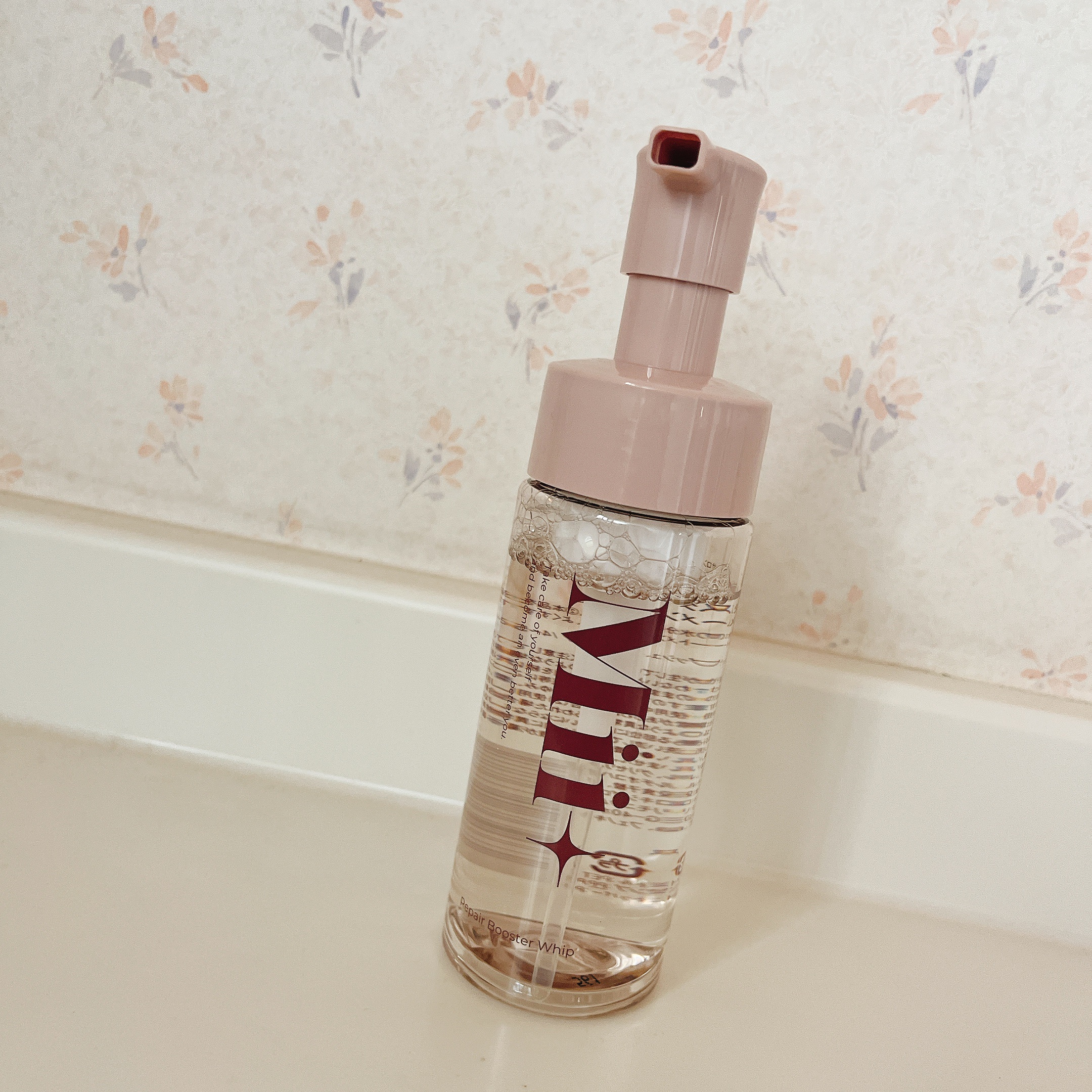 💓 ミープラス　リペアブースターホイップ 💓

トリートメントの前に使うだけで
浸透力を高める新ルーティーン💡 .
いつものケアをサロン級の仕上がりに✨ .
忙しい毎日の簡単・本格ケア🥺!! .
ふんわり濃密泡がしっかりと髪にまとわ