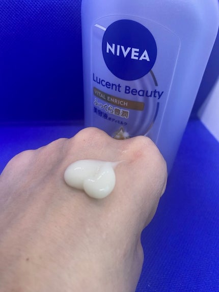 ニベア ルーセントビューティ バイタルエンリッチ ふっくら豊潤美容液ボディミルク カモミール&ローズの香り/ニベア/ボディミルクを使ったクチコミ(2枚目)