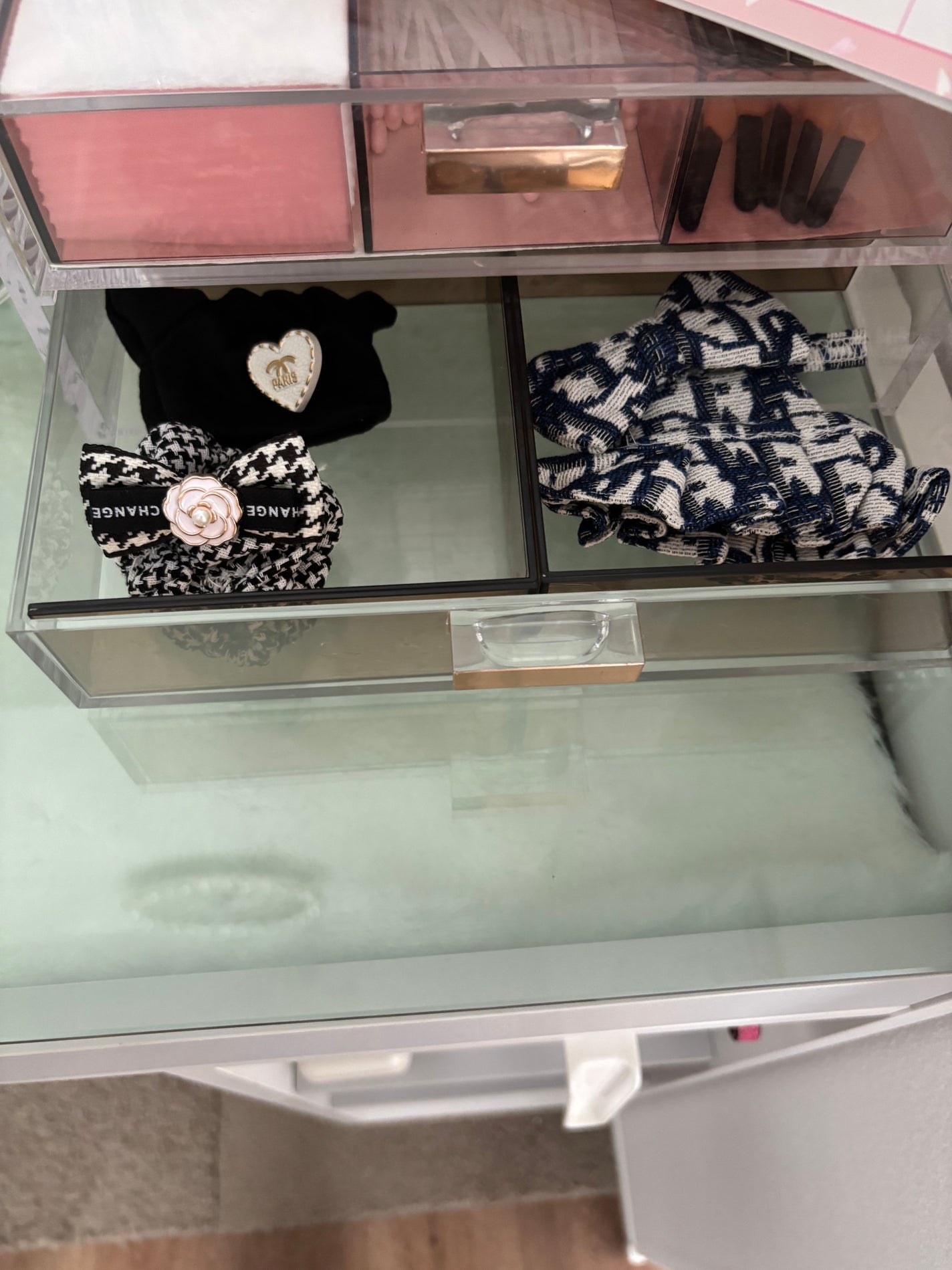 ぷぅぴぃ《紫コス部💜💗》 on LIPS 「🩷LOWYAのドレッサー🩷ずっとドレッサーが欲しかったから嬉し..」(4枚目)