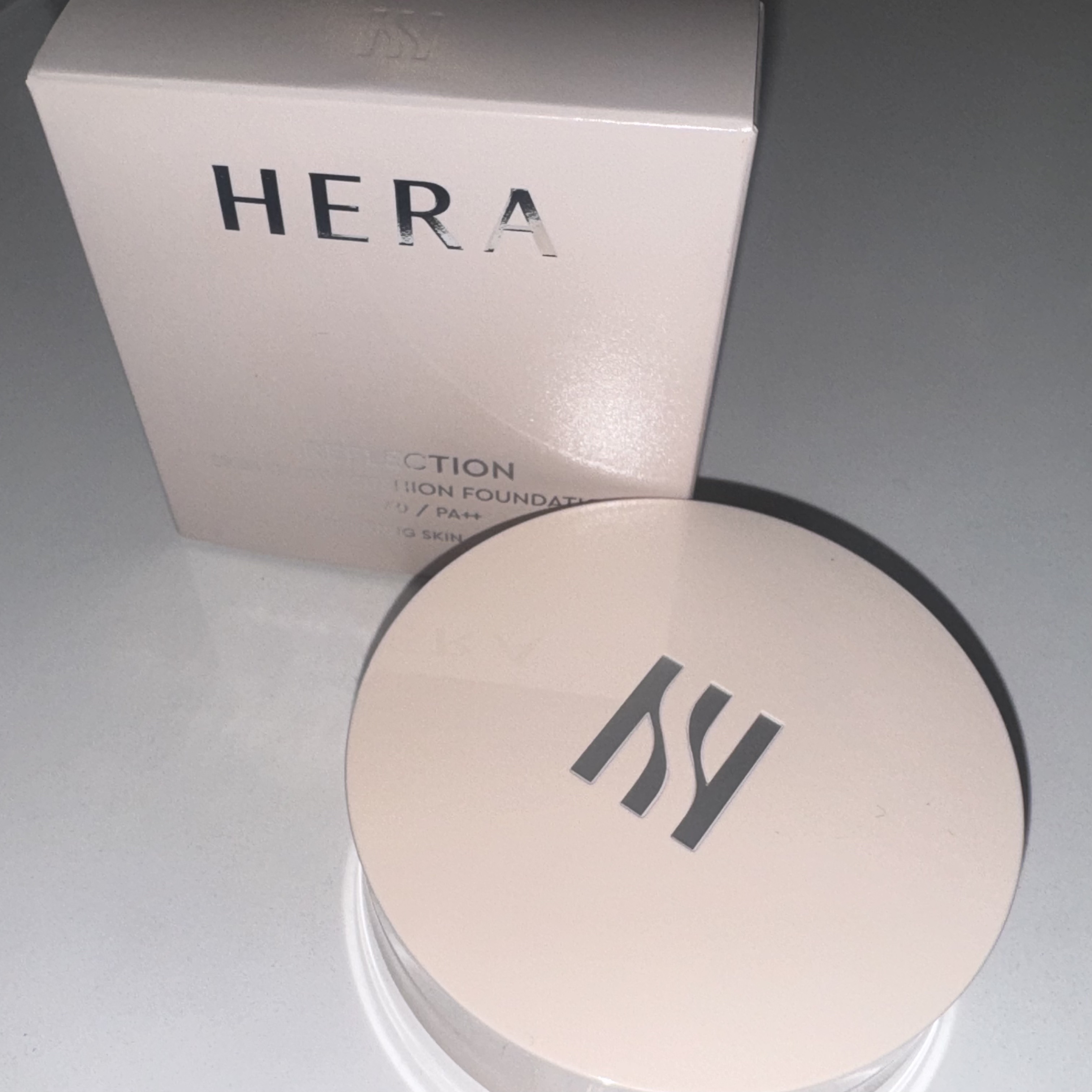 HERA リフレクション スキン グロウ クッション ファンデーションのクチコミ「HERA　リフレクション スキン グロウ クッション ファンデーション21N1 バニラ

この.....」（1枚目）