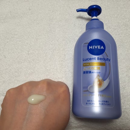 ニベア ルーセントビューティ バイタルエンリッチ ふっくら豊潤美容液ボディミルク カモミール&ローズの香り/ニベア/ボディミルクを使ったクチコミ(2枚目)