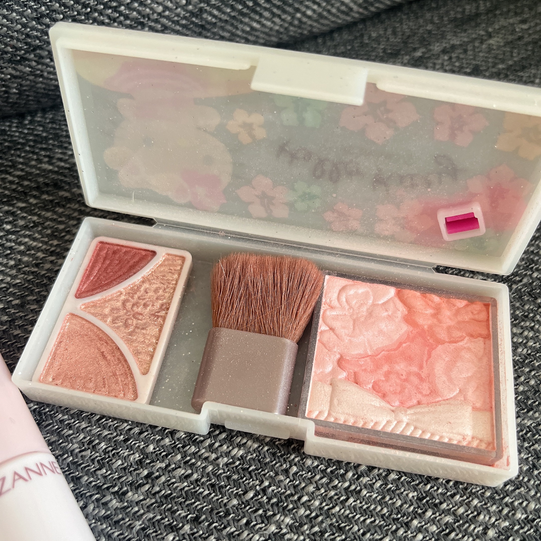 UVクリアフェイスパウダー/CEZANNE/プレストパウダーを使ったクチコミ（2枚目）