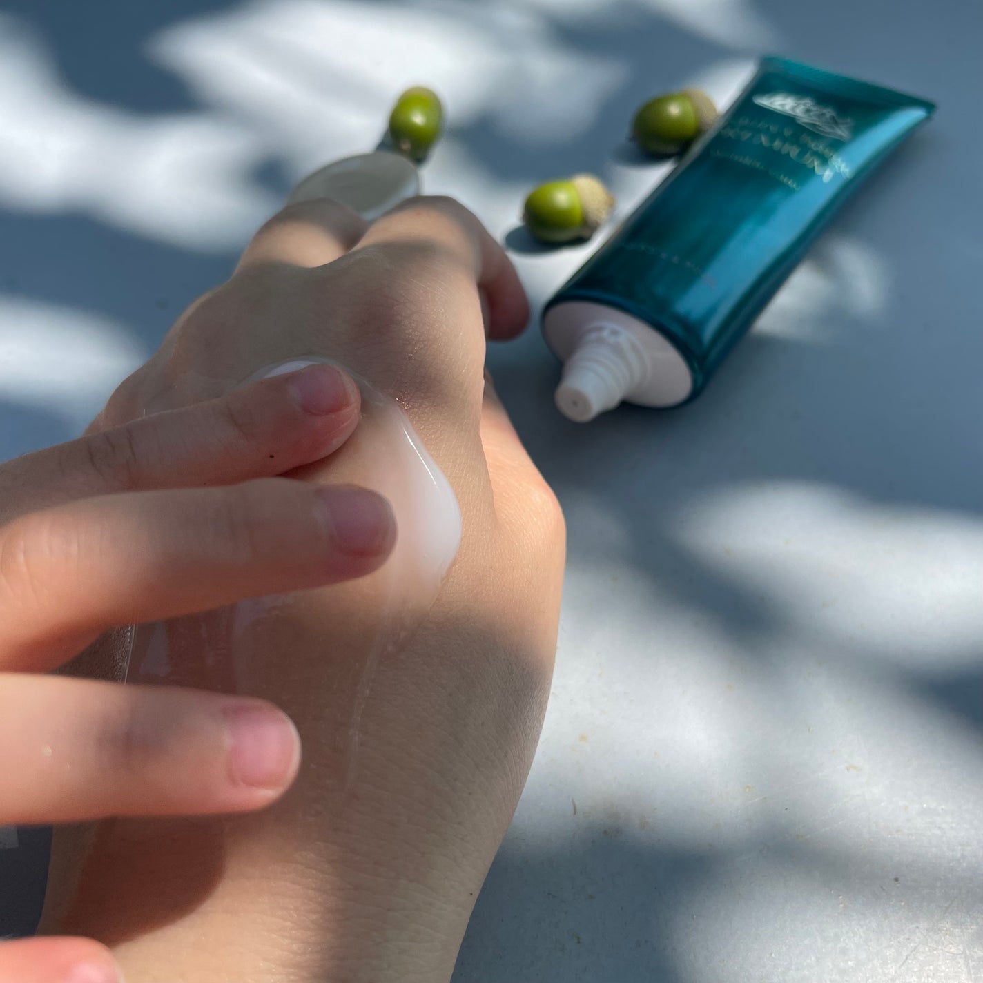 アトリックス ビューティーチャージプレミアム シワ改善 ハンドジェルクリーム 無香料/アトリックス/ハンドクリームを使ったクチコミ(4枚目)