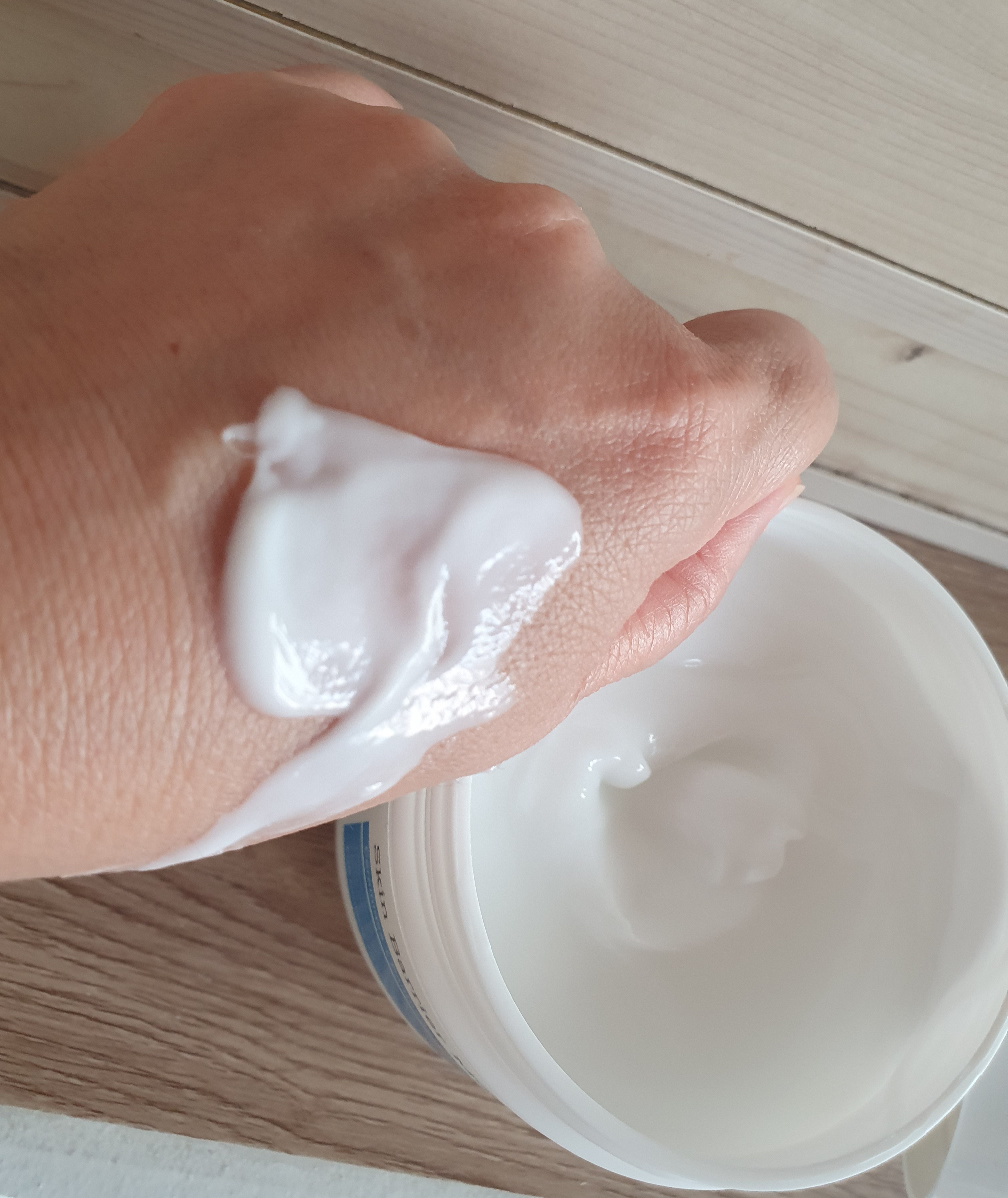 スキンバリア モイスチャライジングクリーム/COSRX/ボディクリームを使ったクチコミ（2枚目）