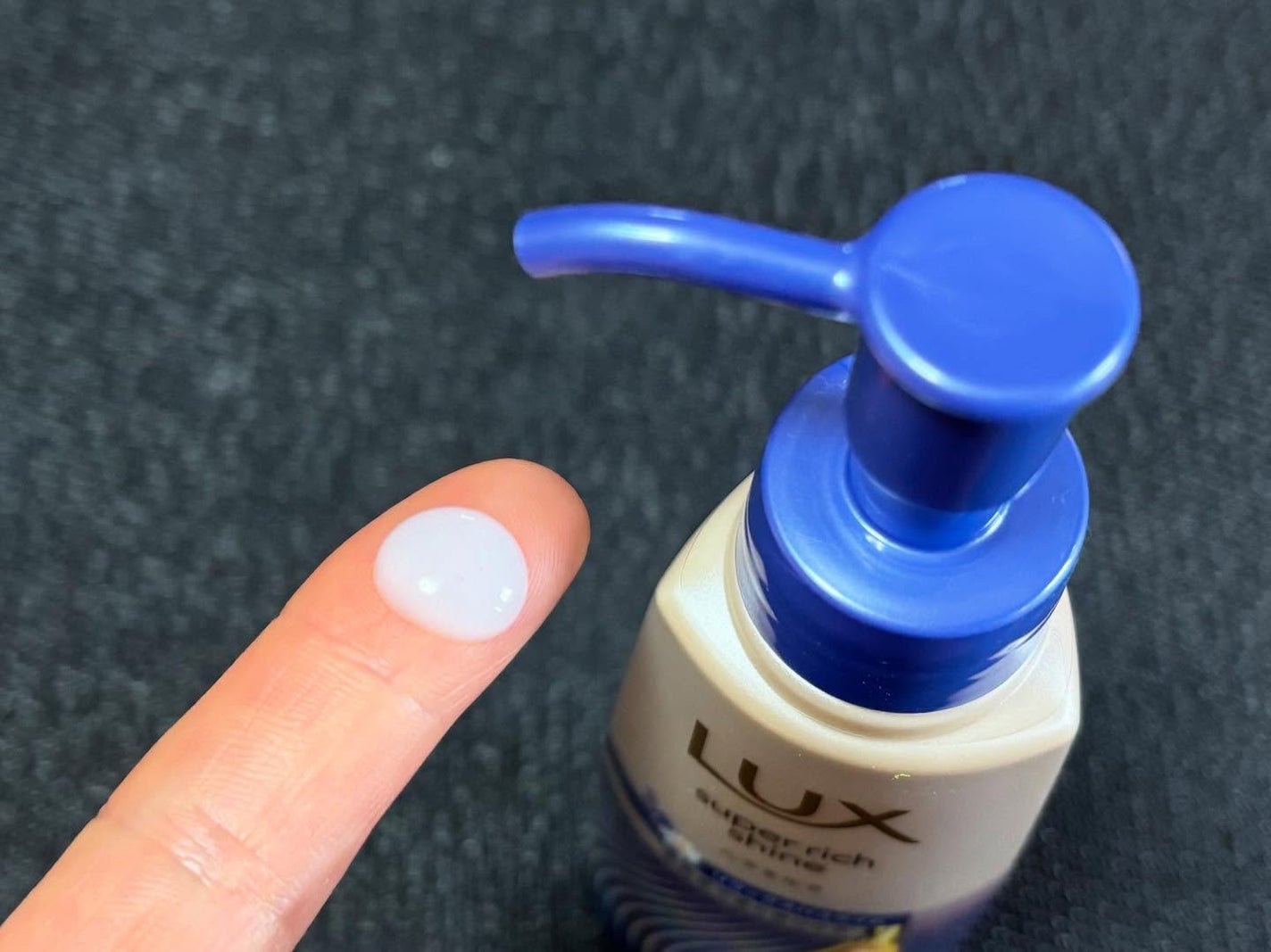 ラックス スーパーリッチシャイン リラックスナイトケア まとまりヘアミルク/LUX/ヘアミルクを使ったクチコミ(2枚目)