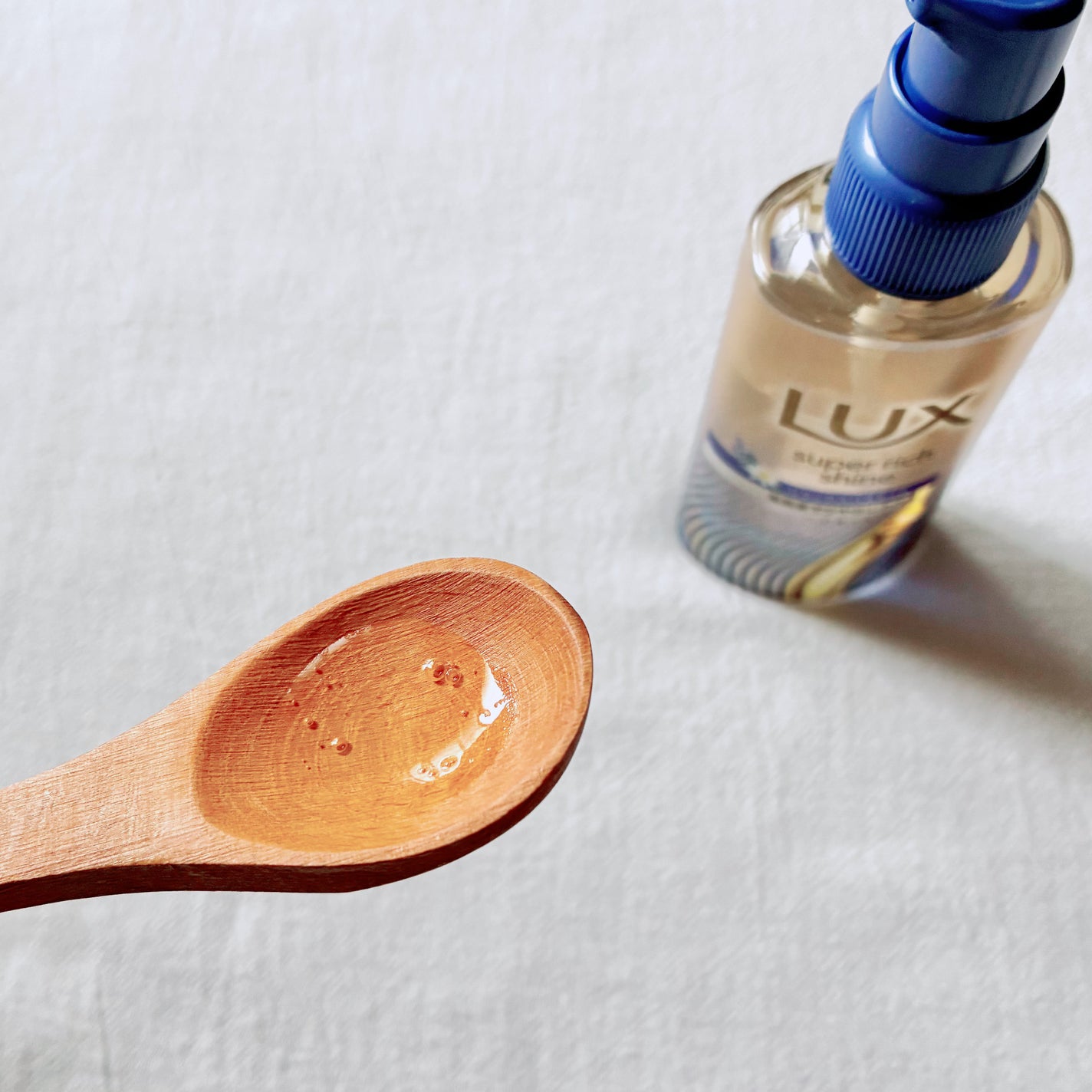 ラックス スーパーリッチシャイン リラックスナイトケア まとまりヘアオイル/LUX/ヘアオイルを使ったクチコミ(2枚目)