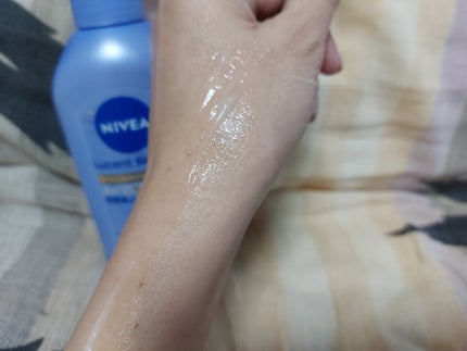 ニベア ルーセントビューティ バイタルエンリッチ ふっくら豊潤美容液ボディミルク カモミール&ローズの香り/ニベア/ボディミルクを使ったクチコミ(3枚目)