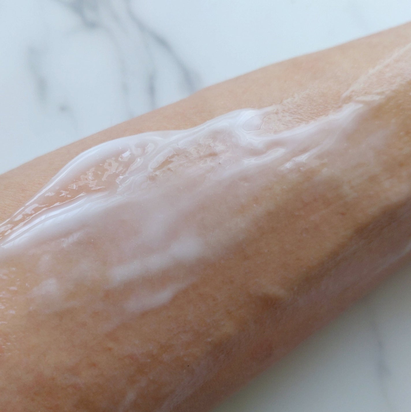 【医薬部外品】ニベア ルーセントビューティ シルクブライトニング ブライトニング美容液ボディミルク/ニベア/ボディミルクを使ったクチコミ(3枚目)