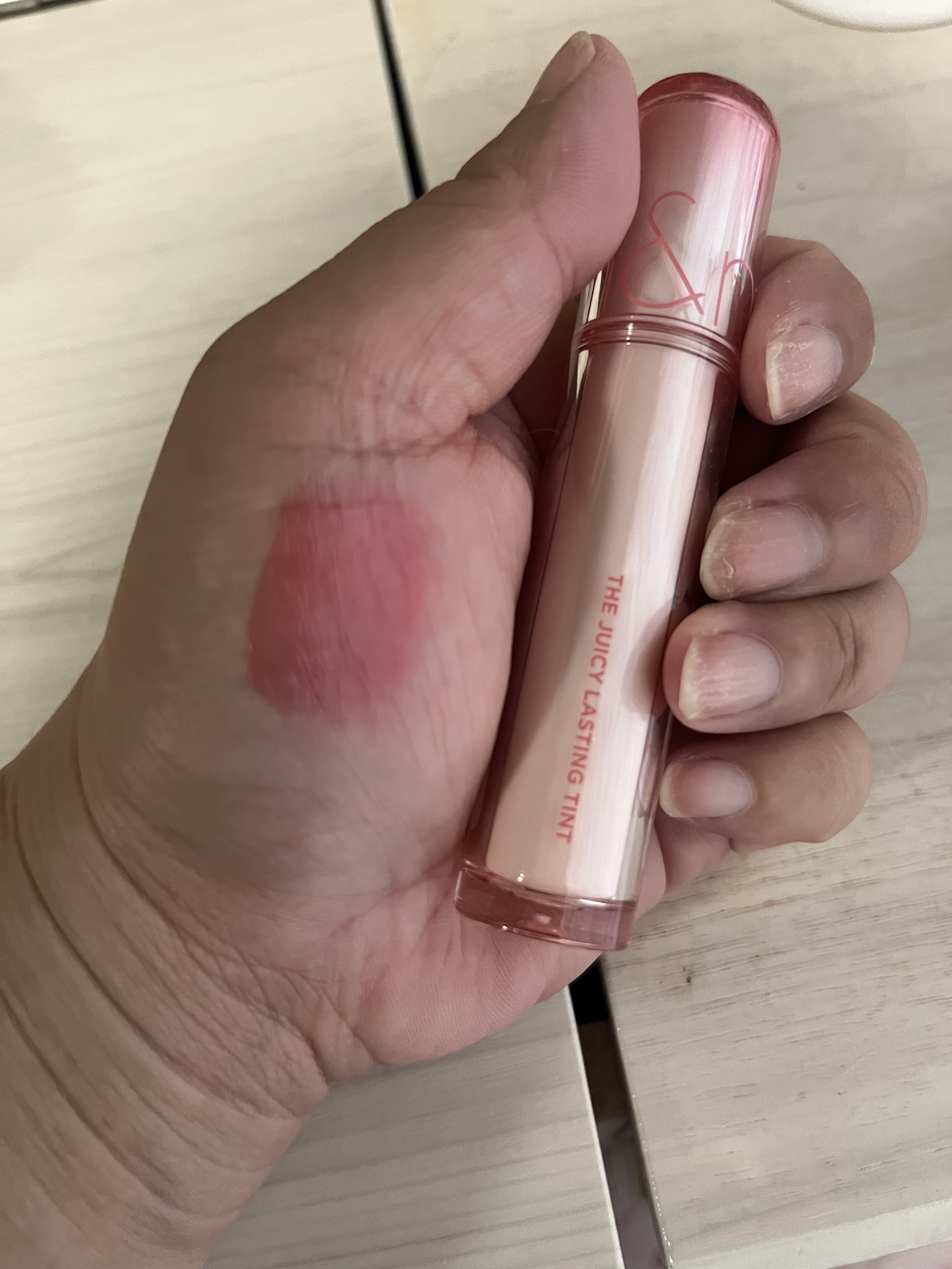 ザ ジューシーラスティングティント/rom&nd/リップティントを使ったクチコミ（2枚目）