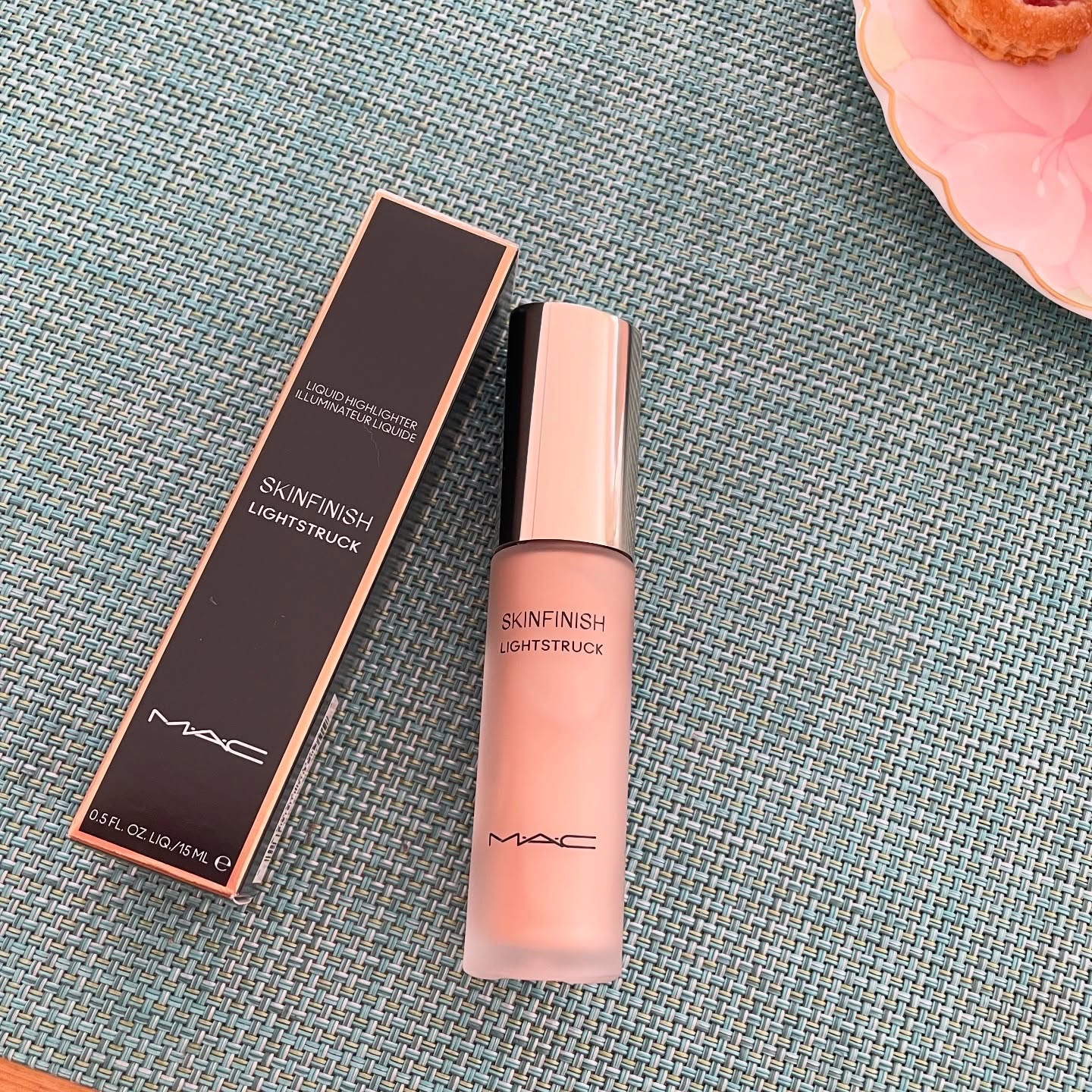 スキンフィニッシュ ライトストラック リキッド ハイライター/M・A・C/リキッドハイライトを使ったクチコミ（1枚目）