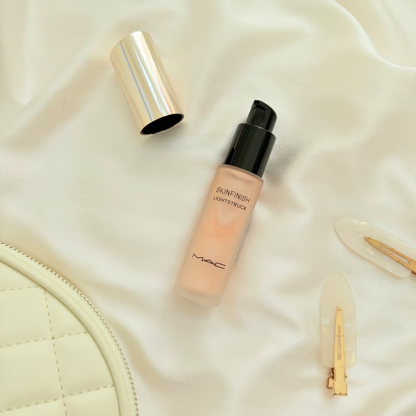 スキンフィニッシュ ライトストラック リキッド ハイライター/M・A・C/リキッドハイライトを使ったクチコミ（1枚目）