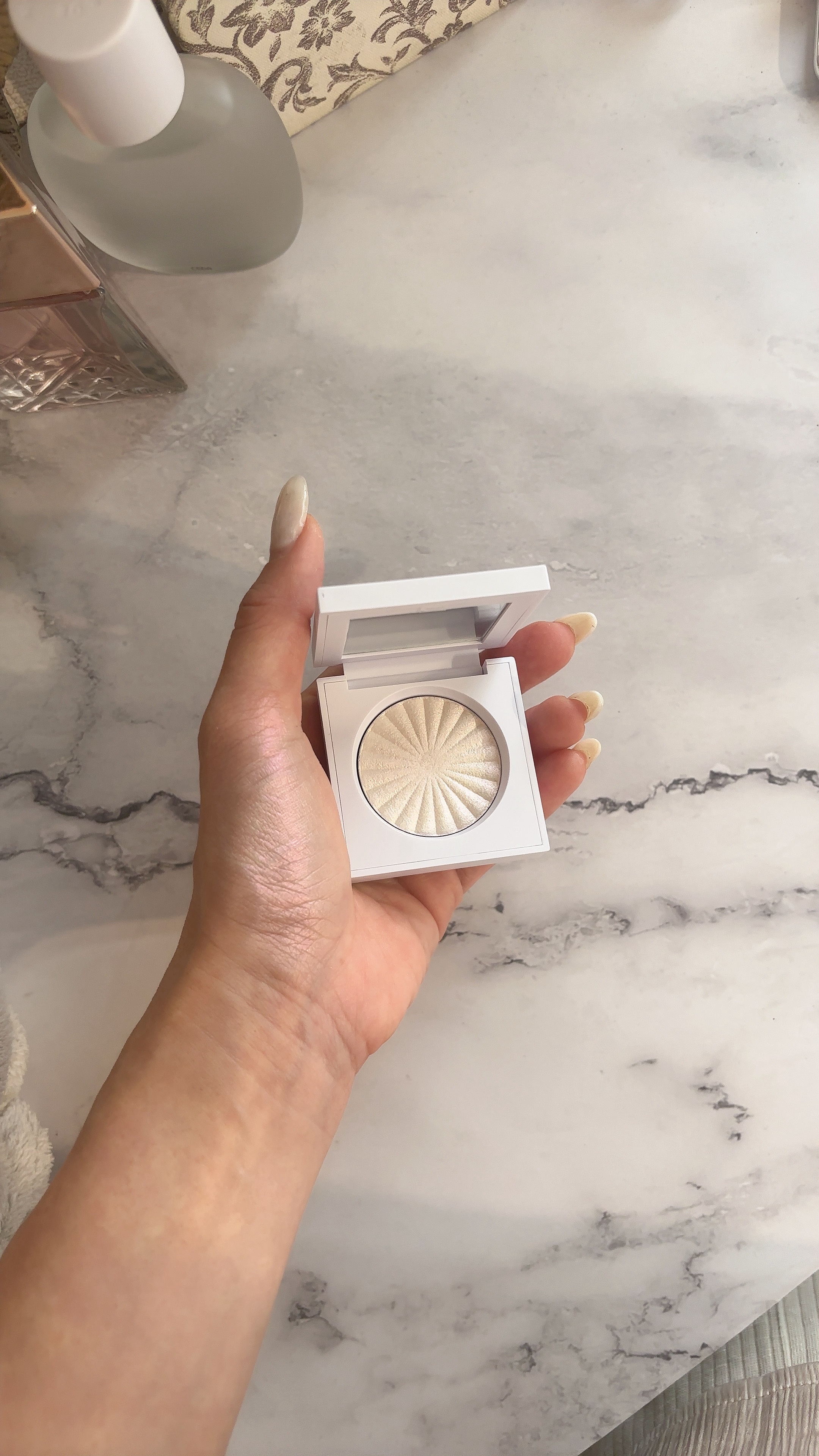 MINI HIGHLIGHTER/Ofra Cosmetics/パウダーハイライトを使ったクチコミ（2枚目）