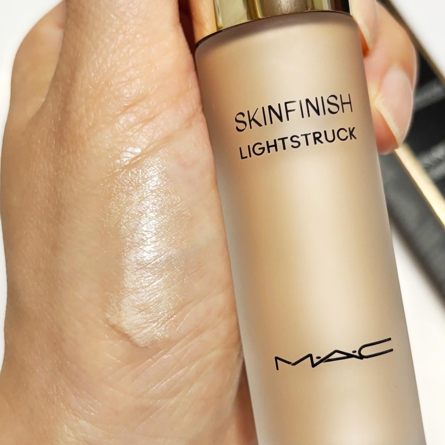 スキンフィニッシュ ライトストラック リキッド ハイライター/M・A・C/リキッドハイライトを使ったクチコミ（3枚目）